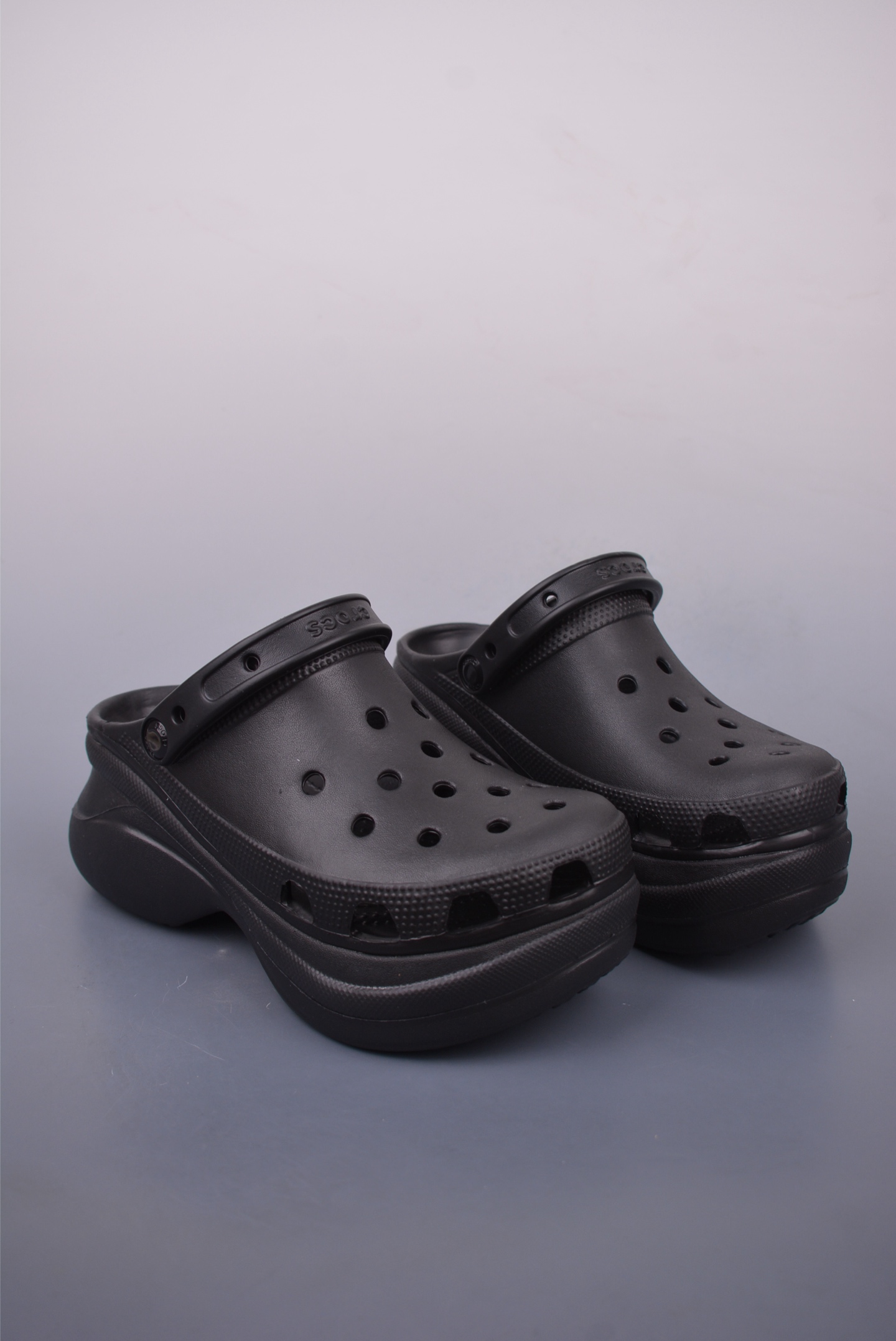 Crocs Unisex Platform Clog | Lightweight Comfort, Customizable with Jibbitz Charms 1 i1747126905189 7907 0 0