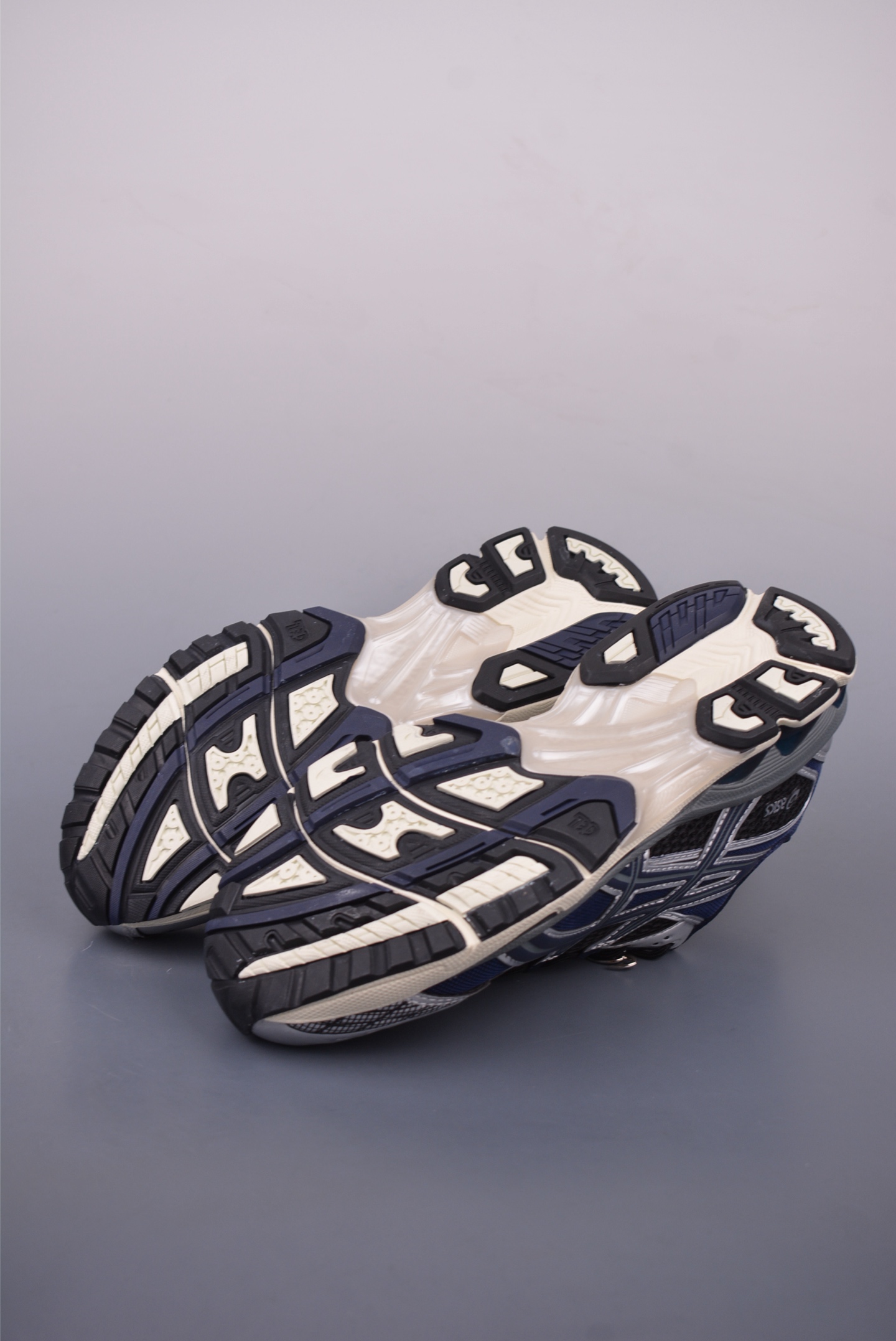 200 Asics GEL-Kahana NIMBUS 10.1 耐磨透气低帮休闲鞋 1203A543-003