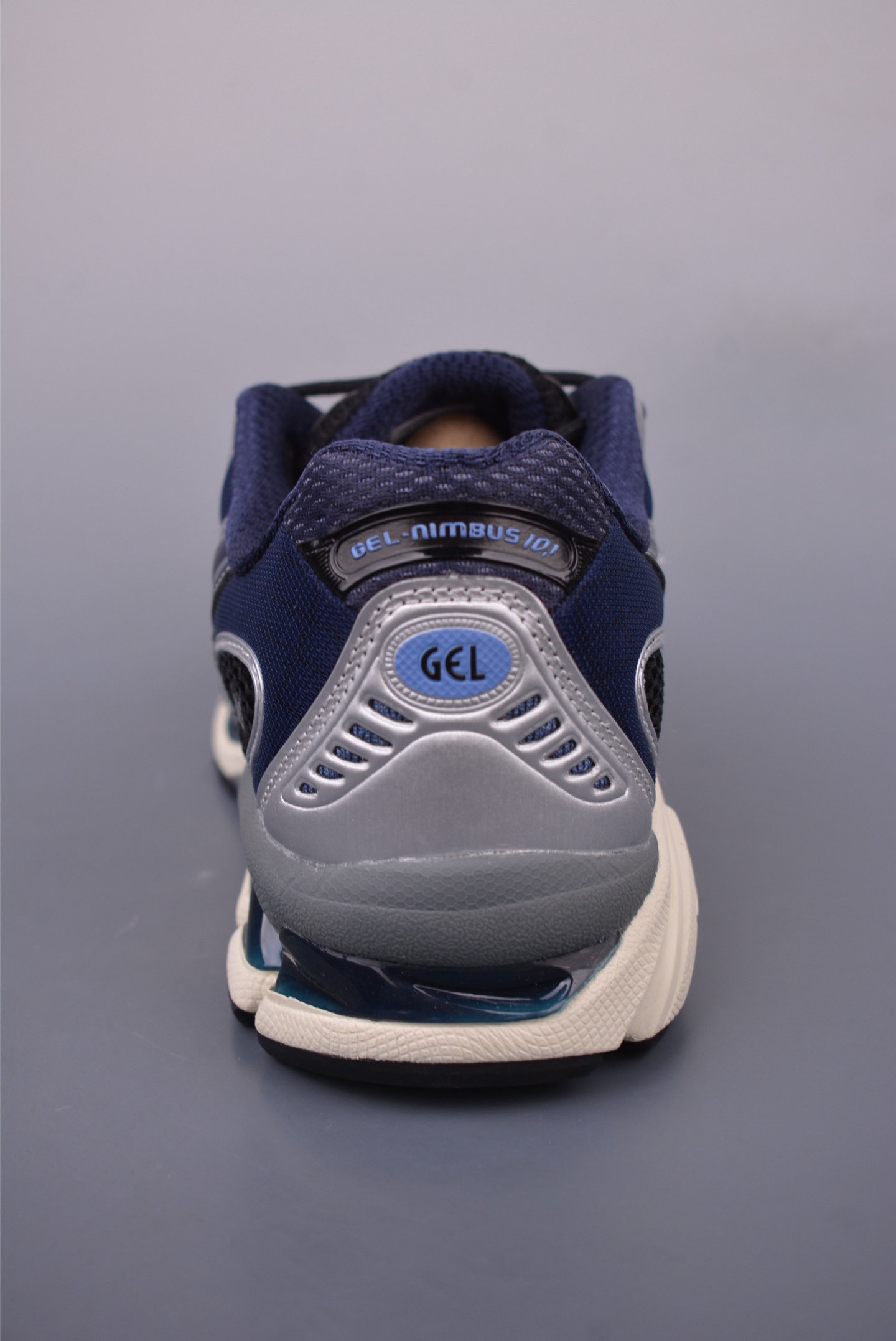 200 Asics GEL-Kahana NIMBUS 10.1 耐磨透气低帮休闲鞋 1203A543-003