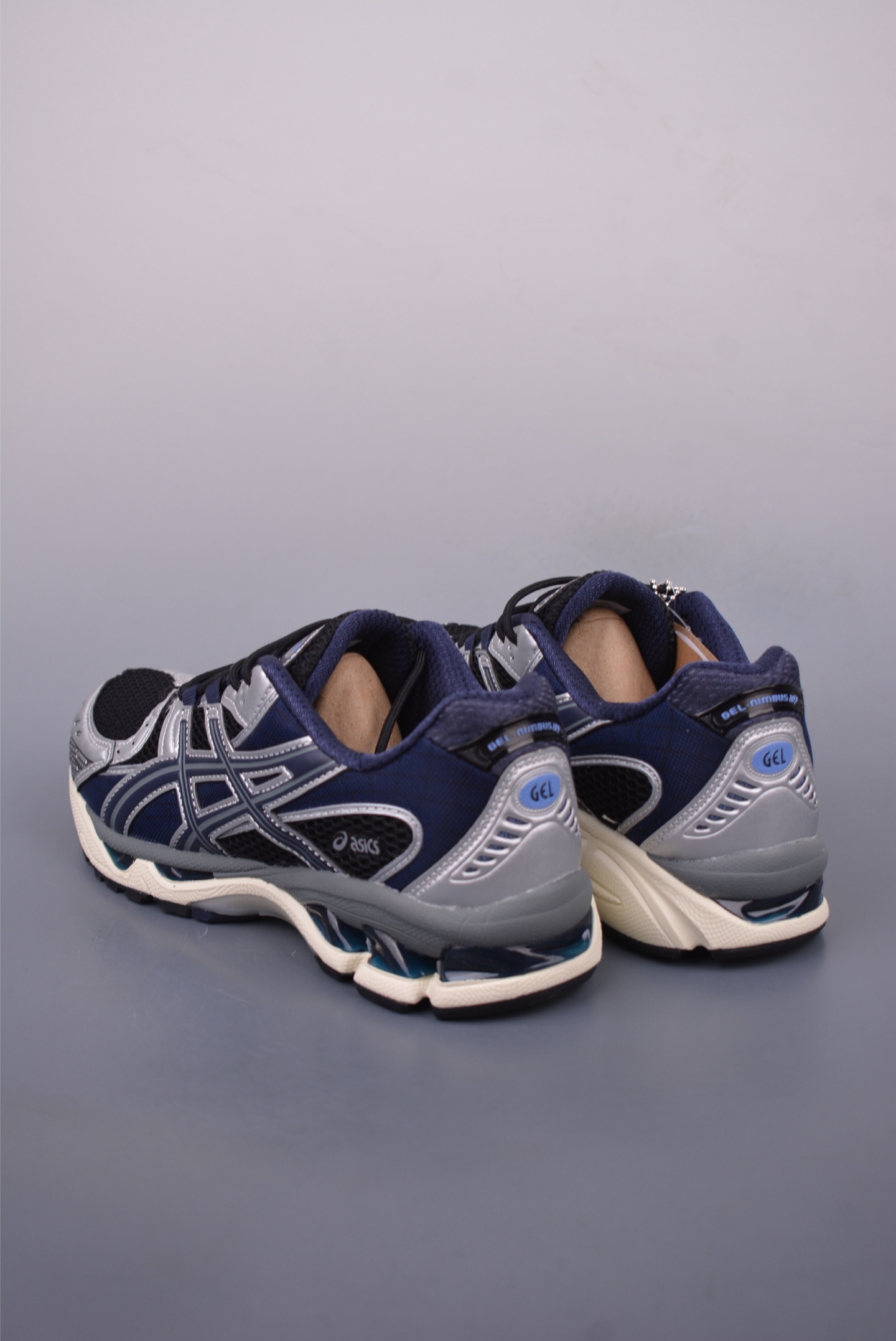 200 Asics GEL-Kahana NIMBUS 10.1 耐磨透气低帮休闲鞋 1203A543-003