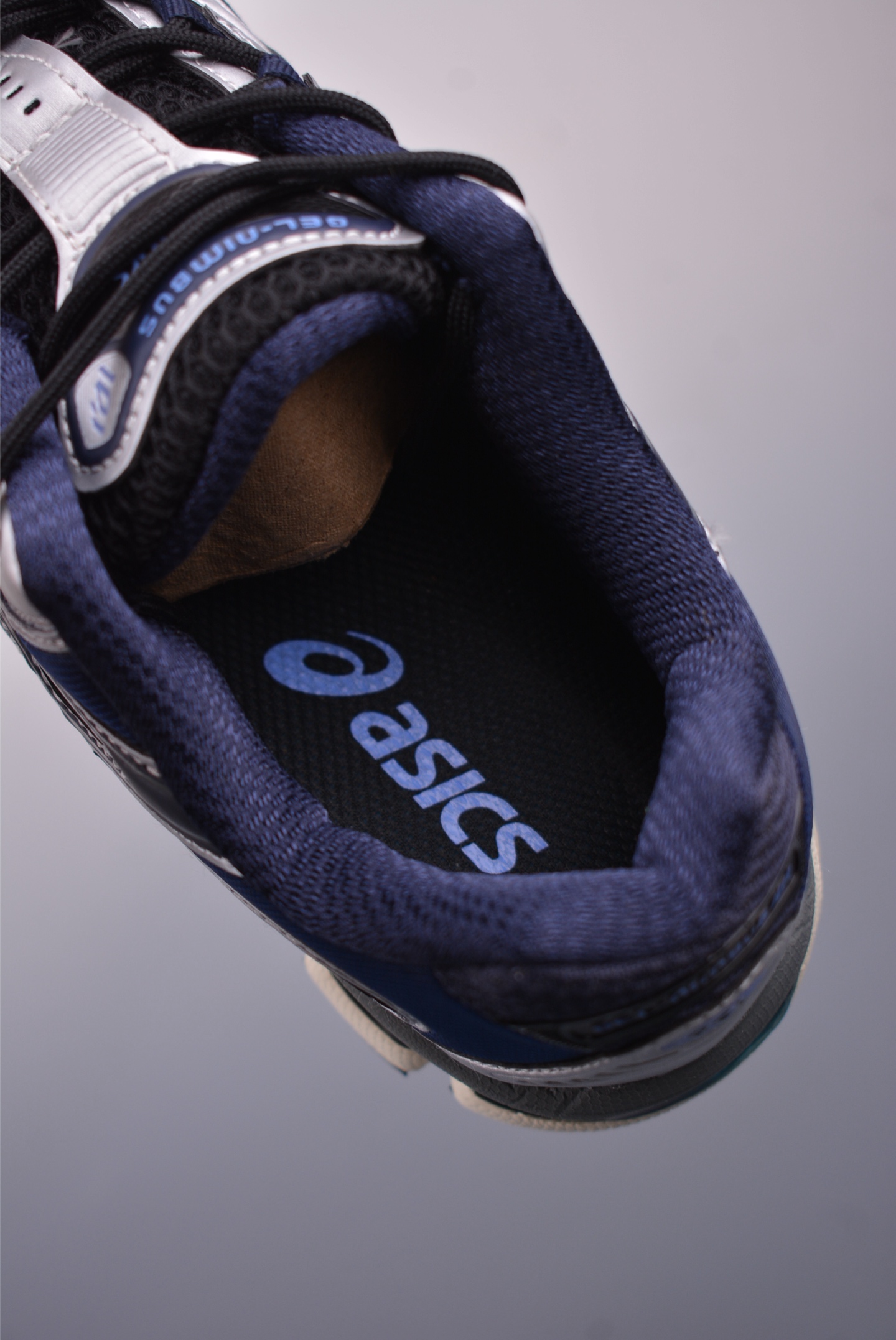 200 Asics GEL-Kahana NIMBUS 10.1 耐磨透气低帮休闲鞋 1203A543-003
