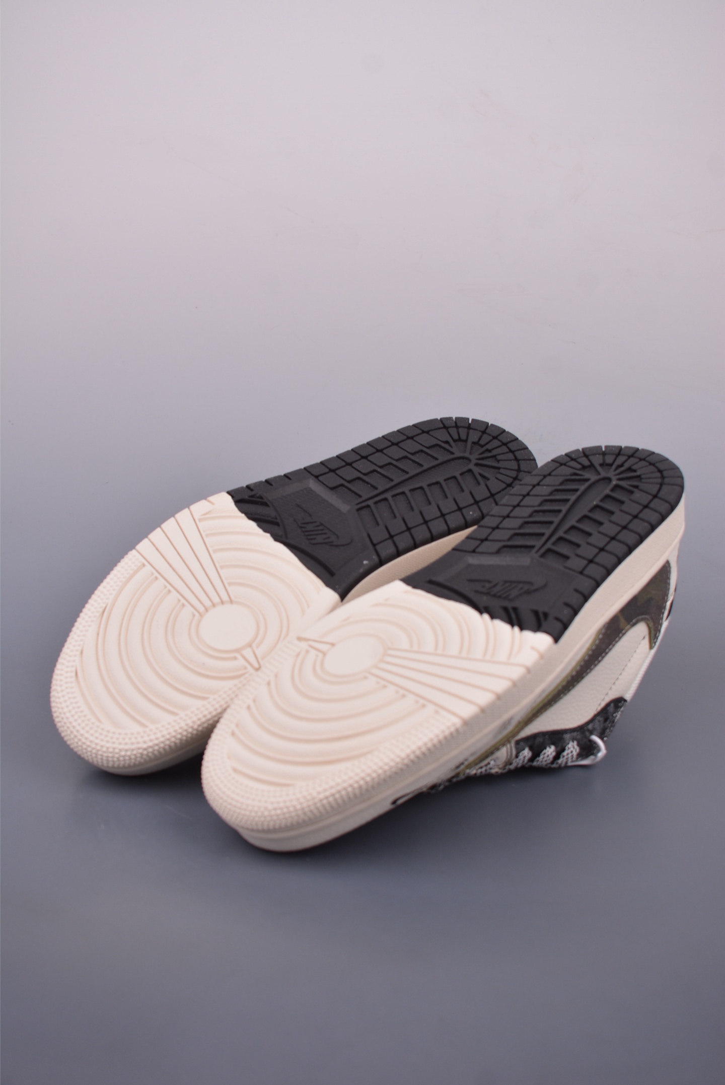 280 Fragment x Travis Scott x 斯图西 Air Jordan 1 Low 三方联名倒钩 XS7089-548