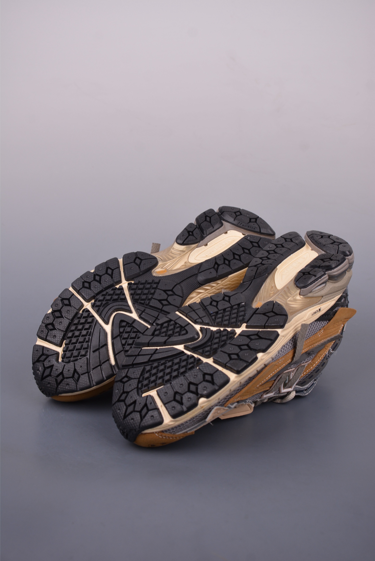 200 New Balance M1906系列 复古单品宝藏老爹鞋款 U1906AAQ