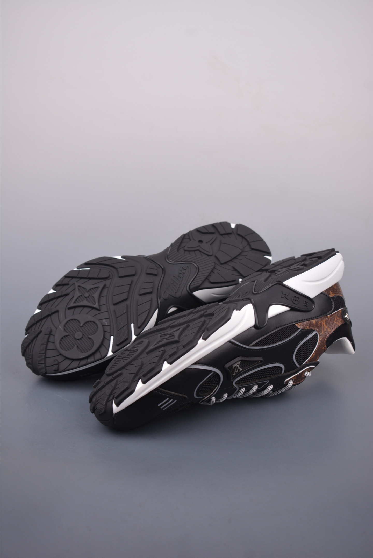 Louis Vuitton Trainer Sneaker: Leather Upper, Rubber Sole, Round Toe Design 3 i1747221440953 5285 0 2