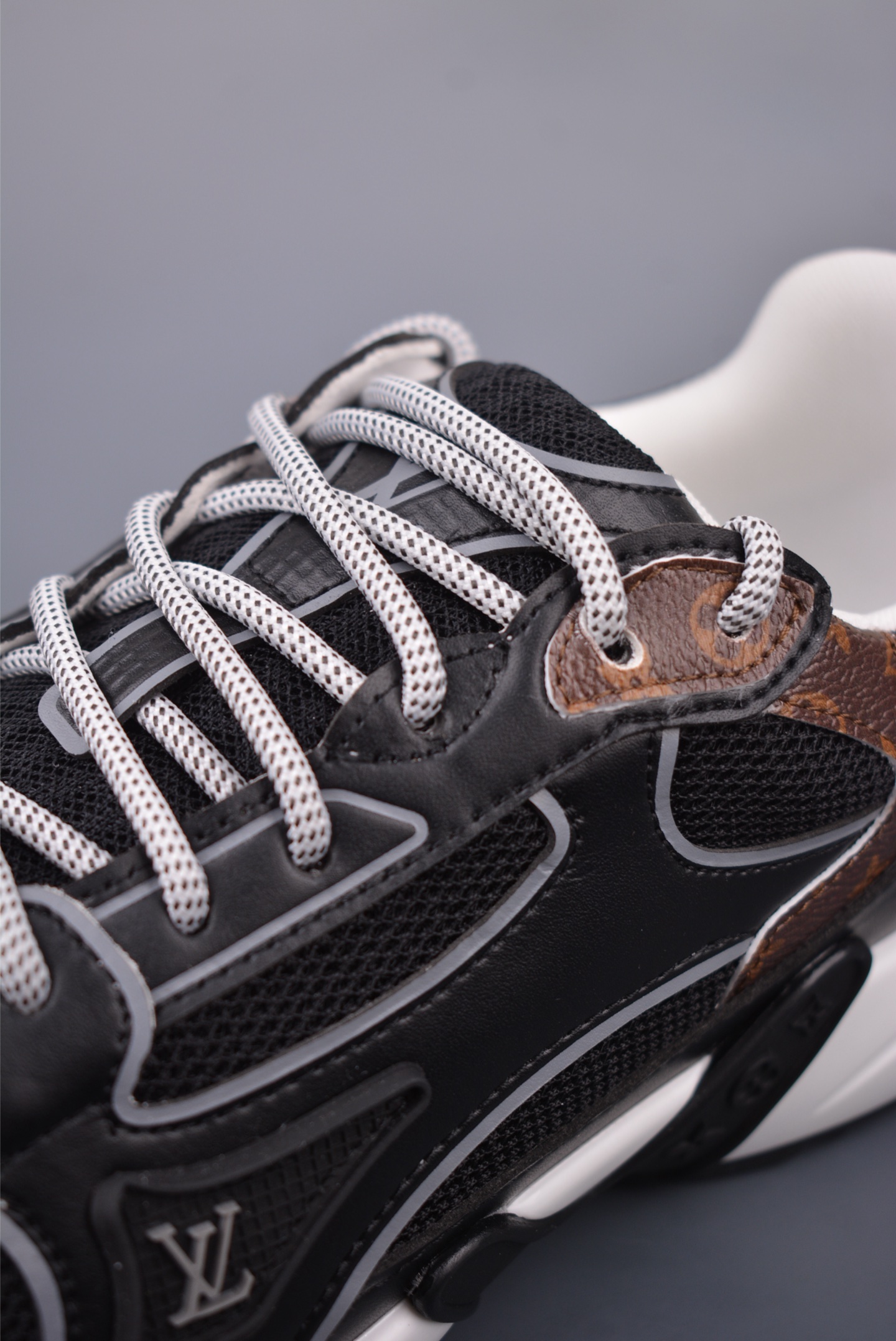 Louis Vuitton Trainer Sneaker: Leather Upper, Rubber Sole, Round Toe Design 7 i1747221441213 4651 0 6