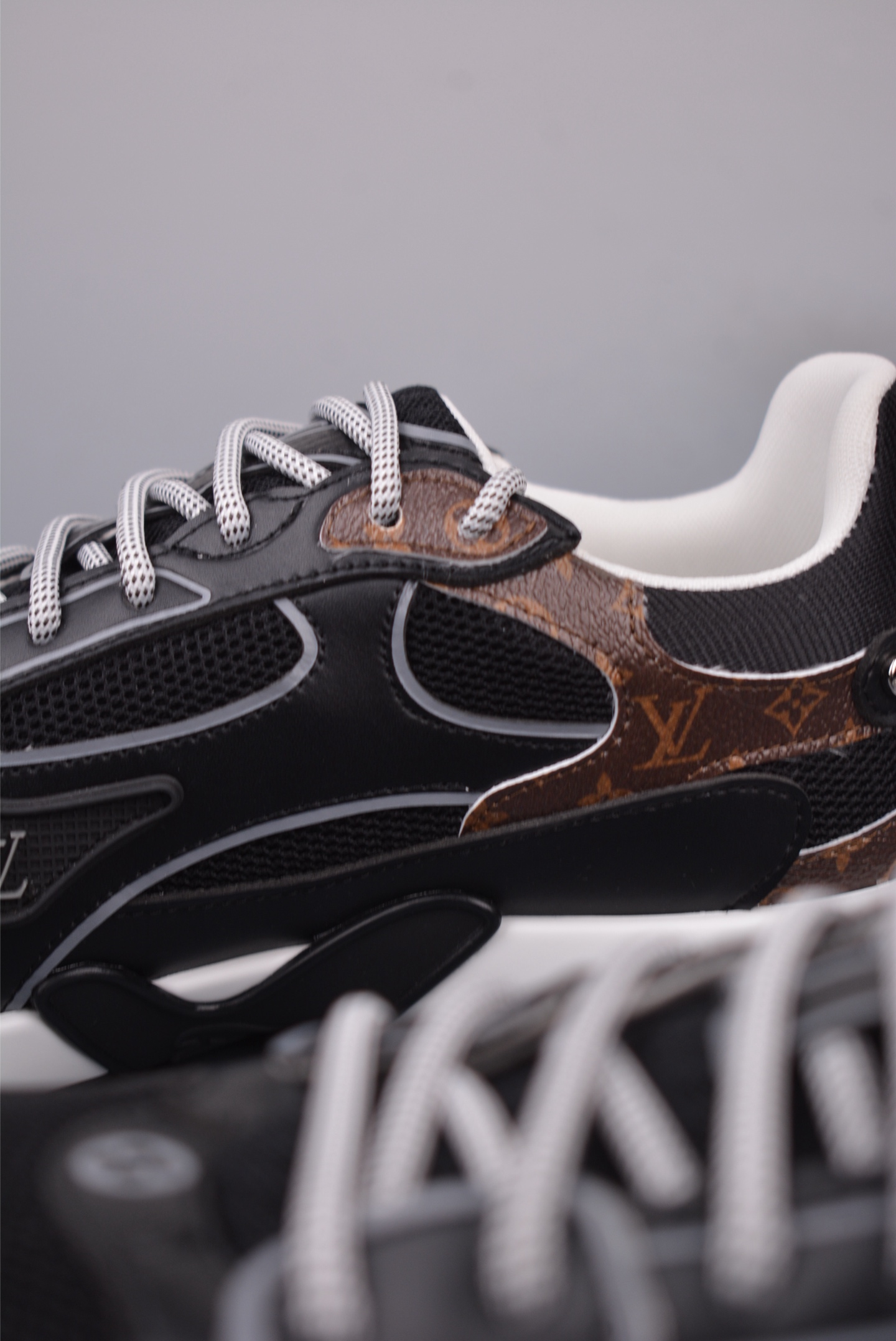 Louis Vuitton Trainer Sneaker: Leather Upper, Rubber Sole, Round Toe Design 8 i1747221441244 931 0 7