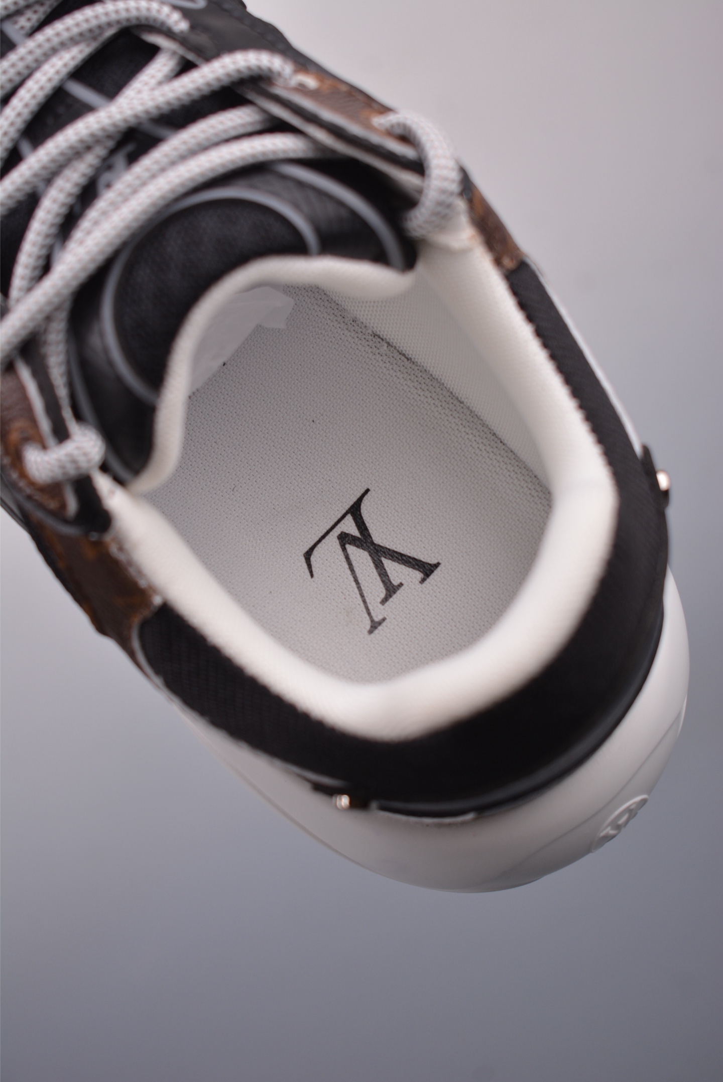 Louis Vuitton Trainer Sneaker: Leather Upper, Rubber Sole, Round Toe Design 9 i1747221446515 1517 0 8