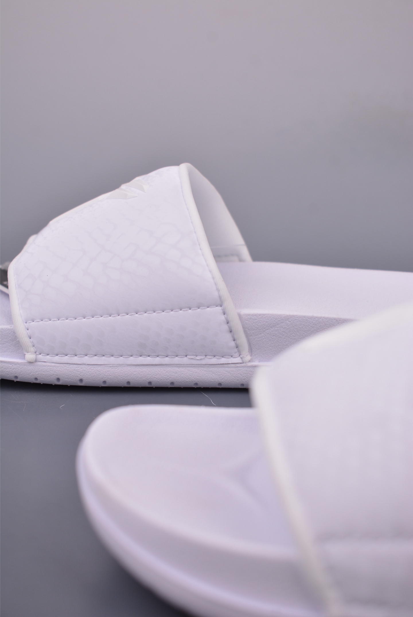 120 Nike Kobe Offcourt Slide 科比专属配色休闲拖鞋 IF2870-100