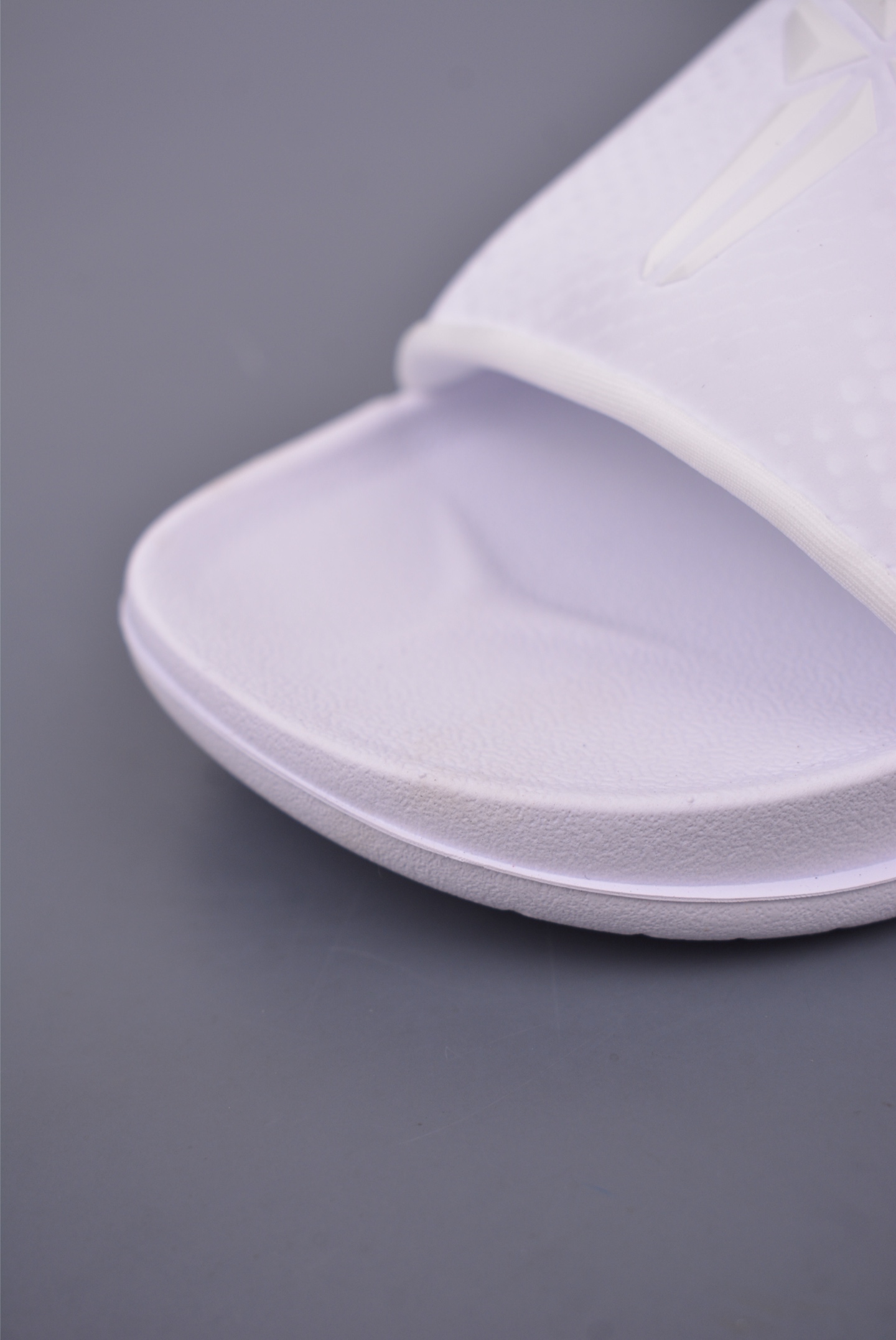 120 Nike Kobe Offcourt Slide 科比专属配色休闲拖鞋 IF2870-100