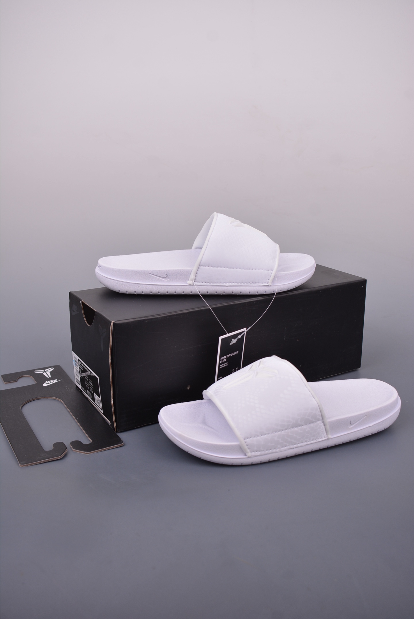 120 Nike Kobe Offcourt Slide 科比专属配色休闲拖鞋 IF2870-100