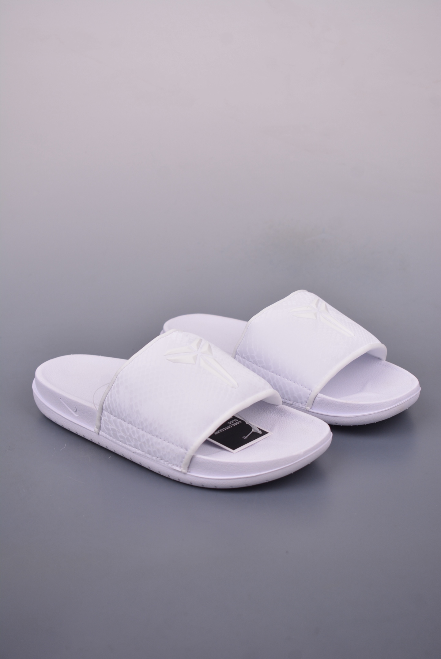 120 Nike Kobe Offcourt Slide 科比专属配色休闲拖鞋 IF2870-100
