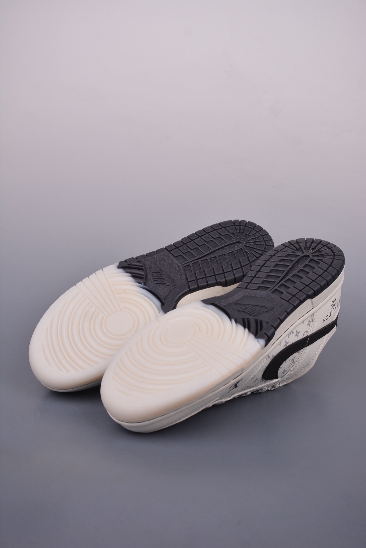 Nike SB Dunk Low DIY Custom Sneakers - Fashionable and Comfortable Shoes 3 i1747351899378 7440 0 2