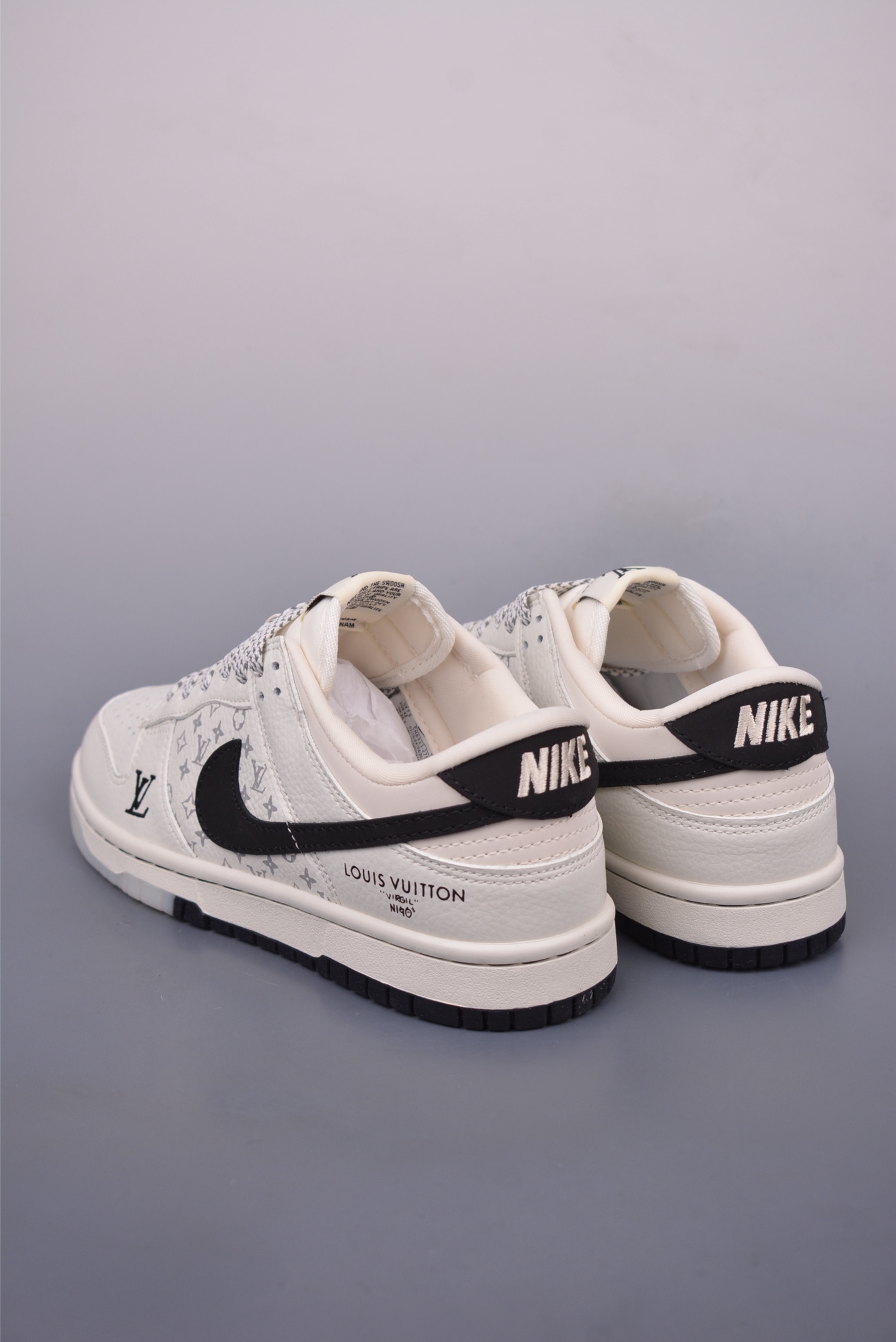 Nike SB Dunk Low DIY Custom Sneakers - Fashionable and Comfortable Shoes 2 i1747351902750 3027 0 1