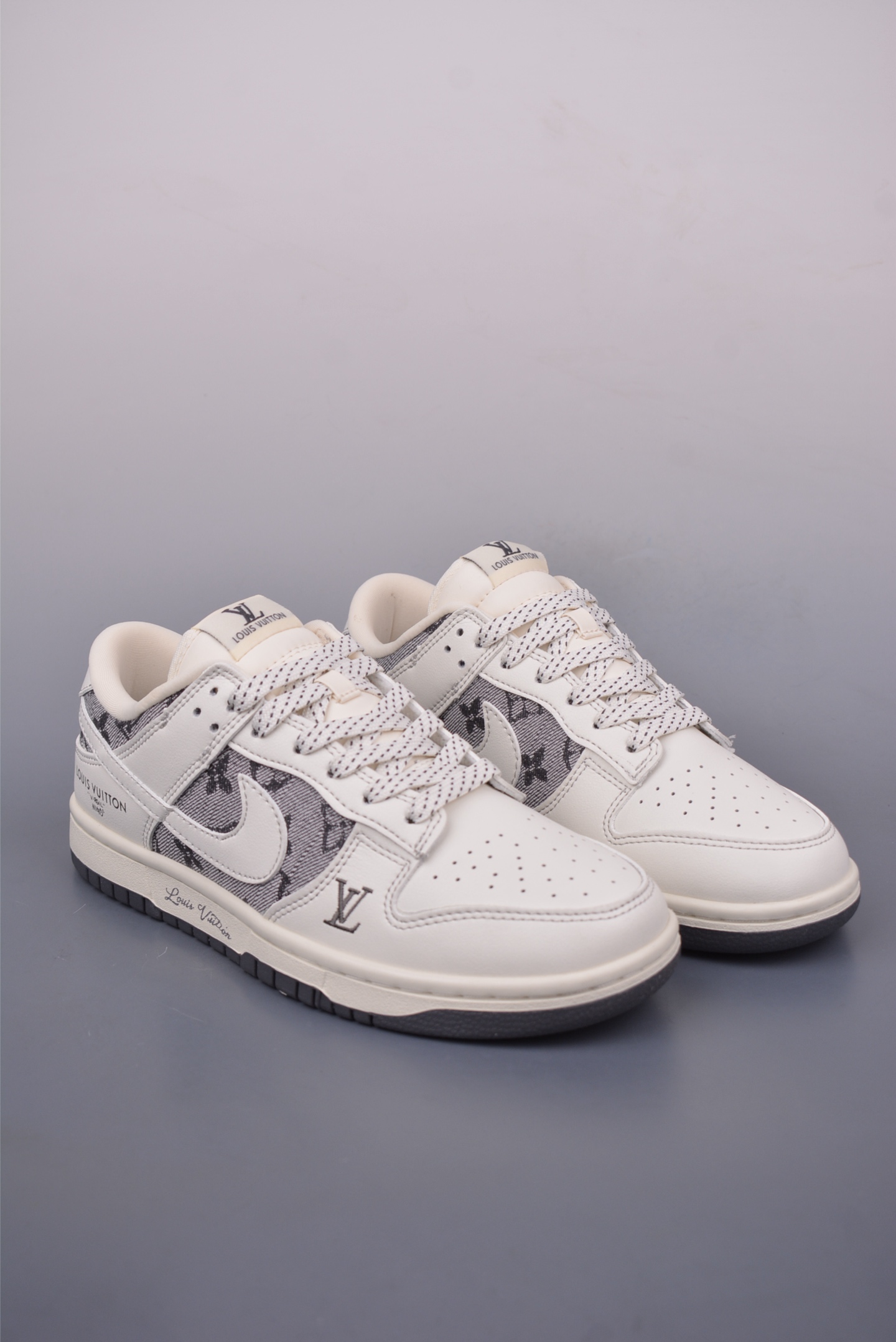 Nike SB Dunk Low DIY Custom Louis Vuitton Sneakers - Fashionable and Unique 2 i1747351950661 5003 0 0
