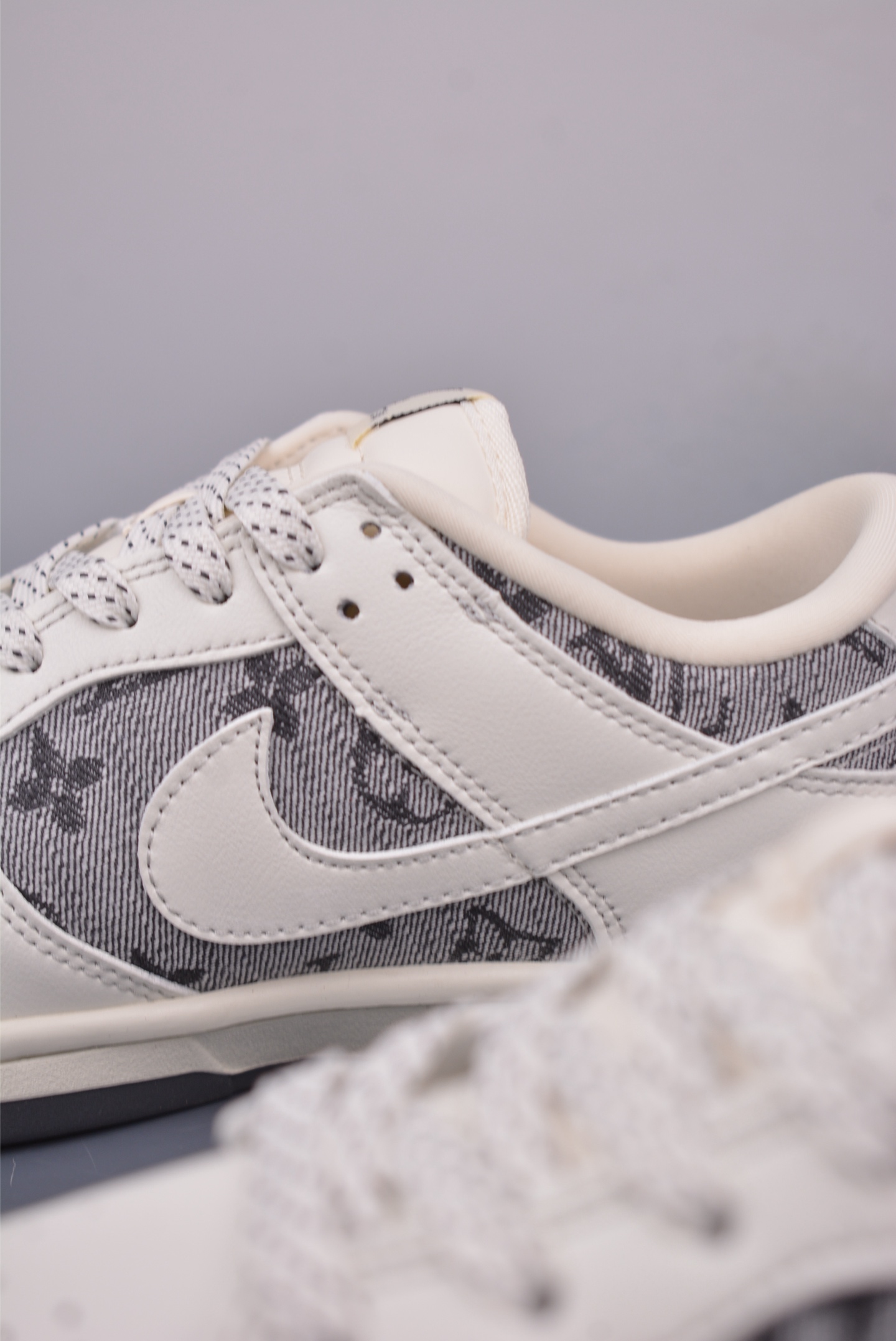 Nike SB Dunk Low DIY Custom Louis Vuitton Sneakers - Fashionable and Unique 9 i1747351955546 9774 0 7