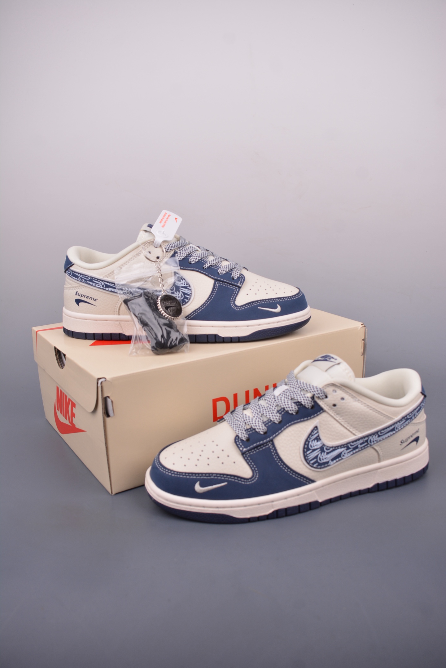 Nike SB Dunk Low Supreme Collaboration - Premium Quality, Stylish Design 5 i1747352633560 6040 0 4