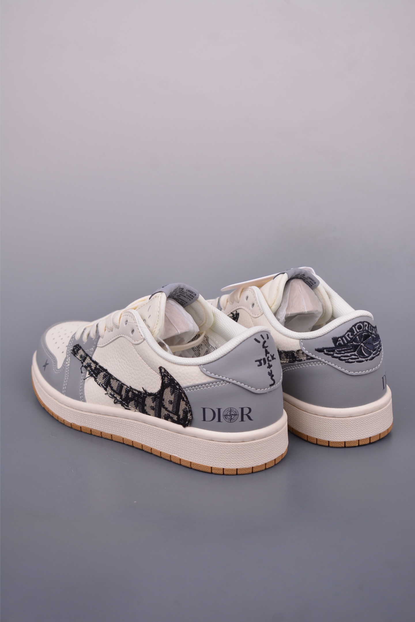 Fragment x Travis Scott x Dior Air Jordan 1 Low 三方联名倒钩 XF8698-077