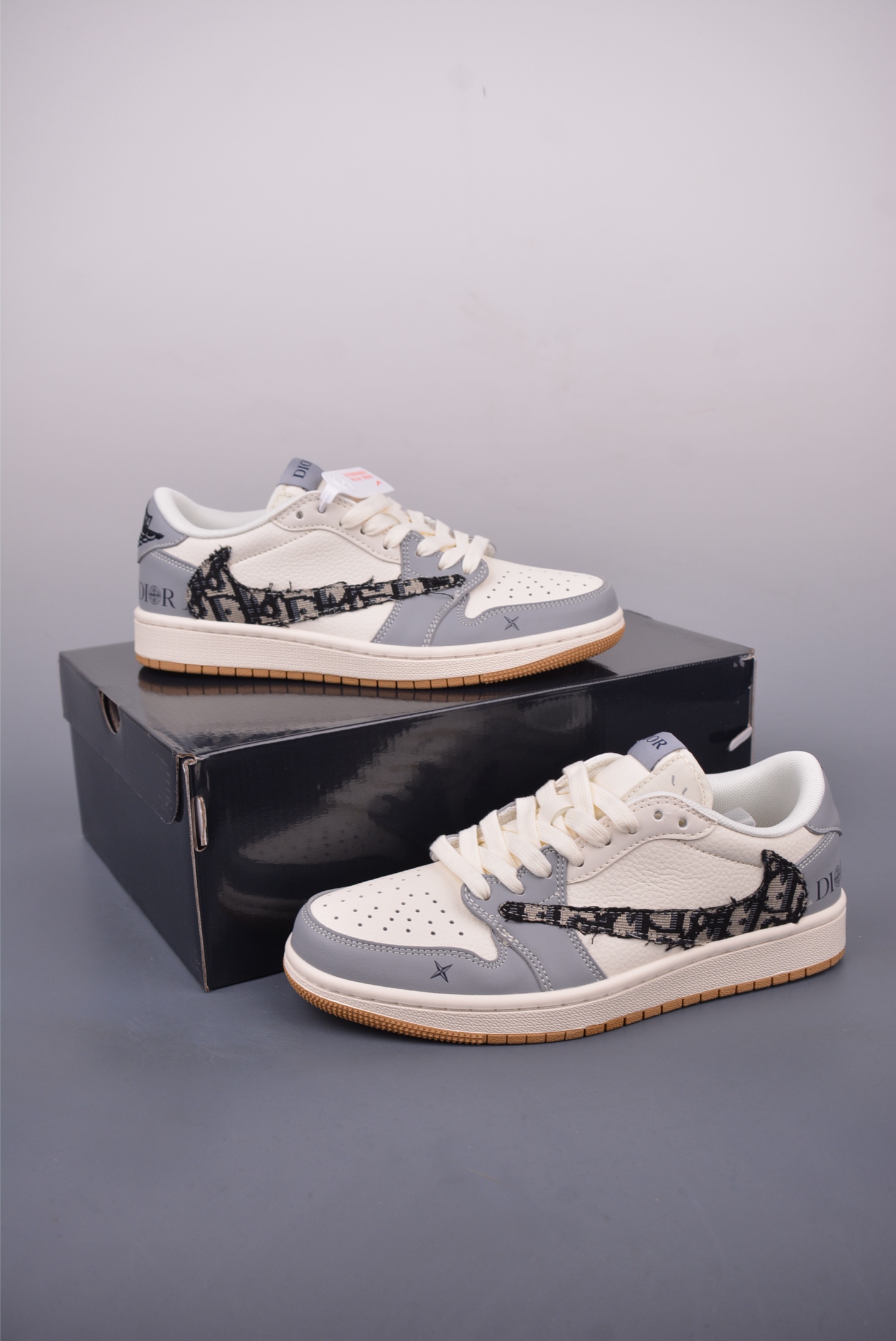 Fragment x Travis Scott x Dior Air Jordan 1 Low 三方联名倒钩 XF8698-077