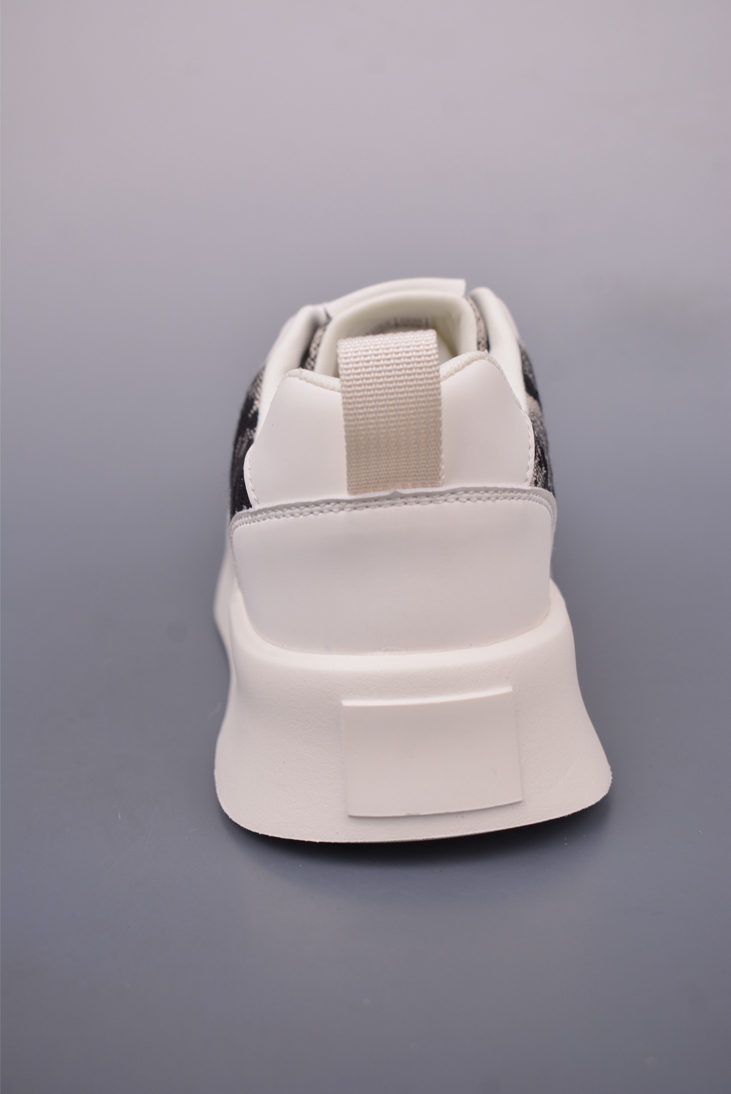 【GUCCI】古驰今年最新款男鞋 香港-专柜同步 全品相 顶级进口材料 极为亲肤舒适 摸上去非常的细腻
