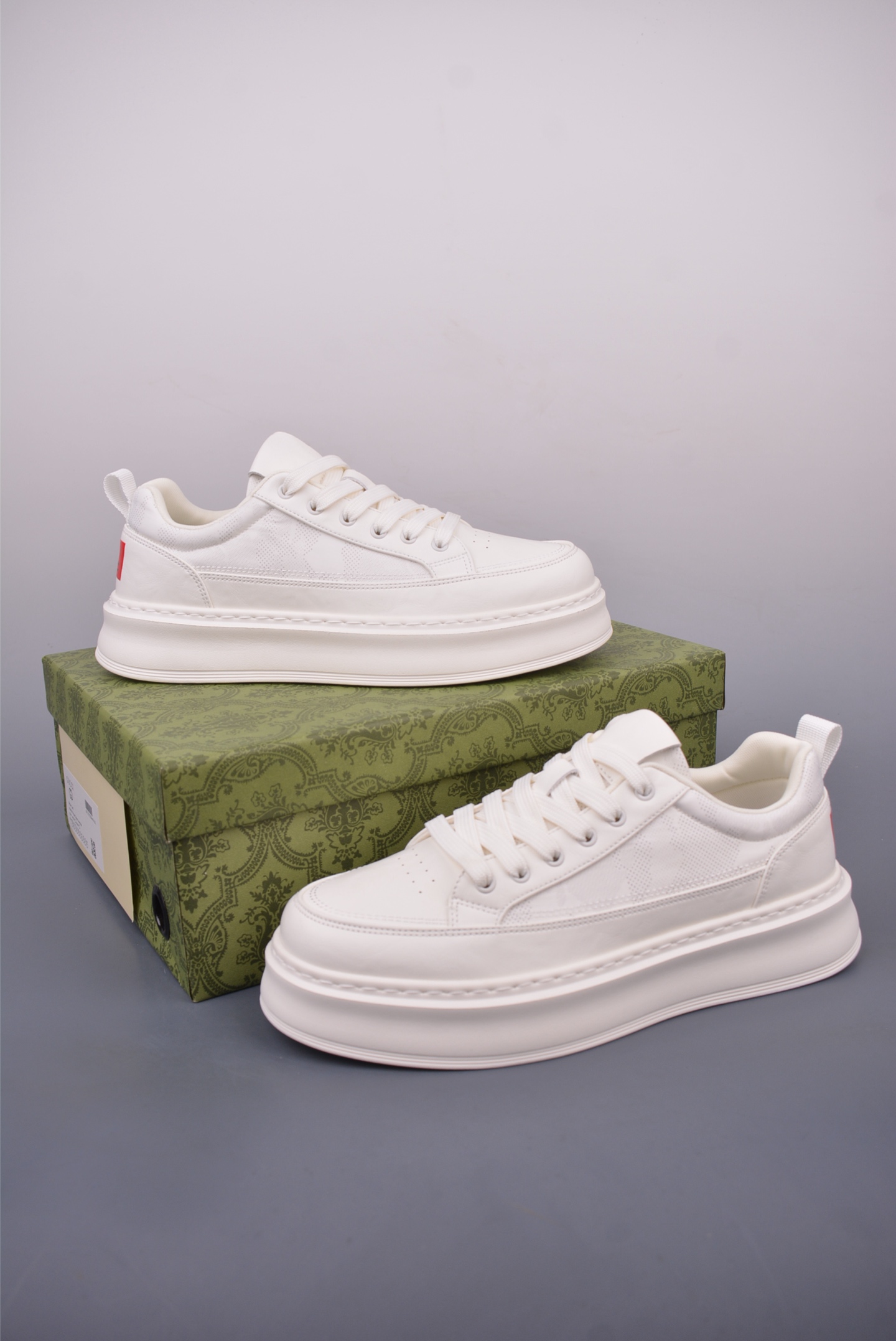 Gucci Men's Ace Floral Print Leather Trim Sneakers - Stylish and Comfortable 2 i1747353702234 8442 0 1
