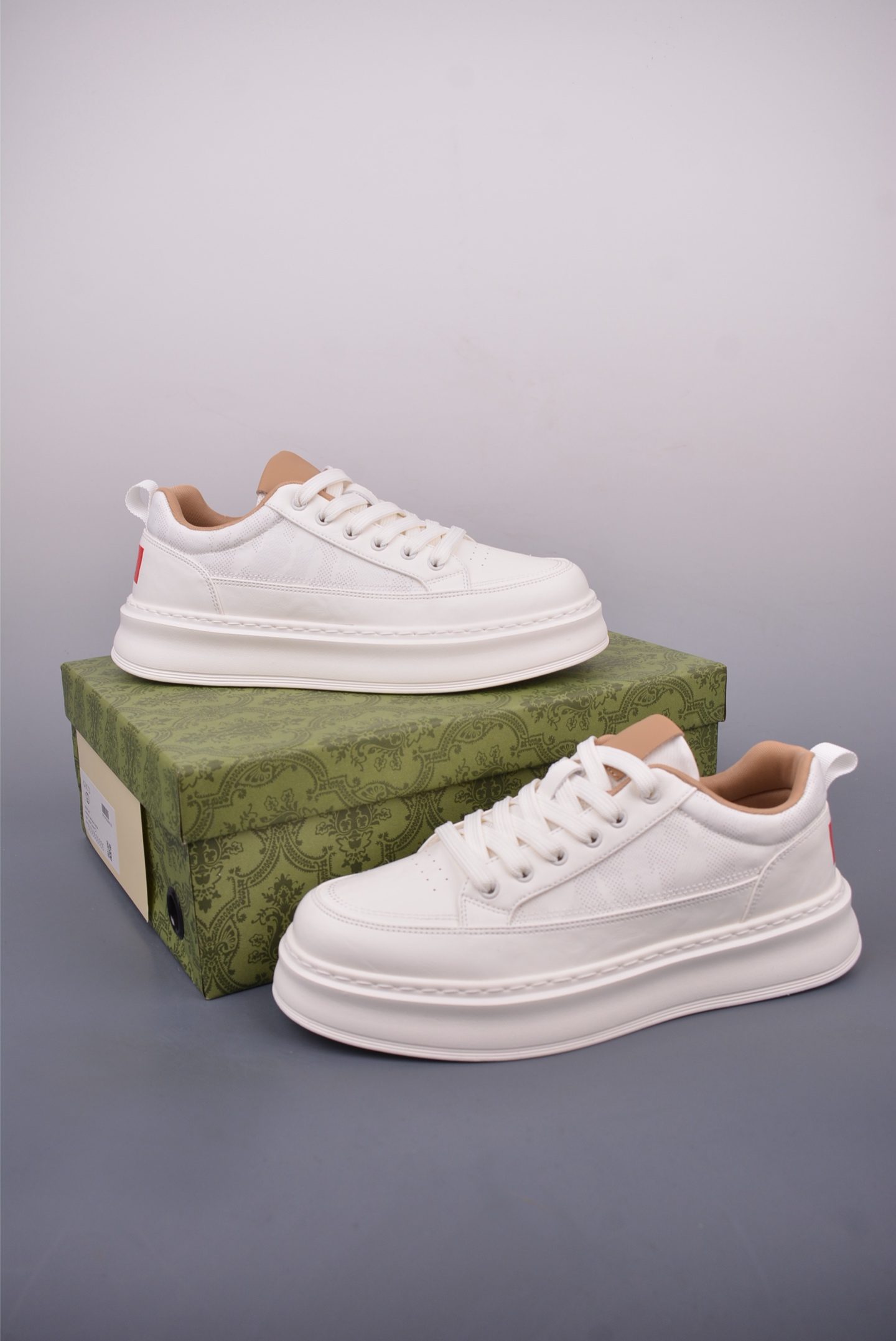 Gucci Men's Ace Floral Print Leather Trim Sneakers - Stylish and Comfortable 3 i1747353702247 3116 0 2