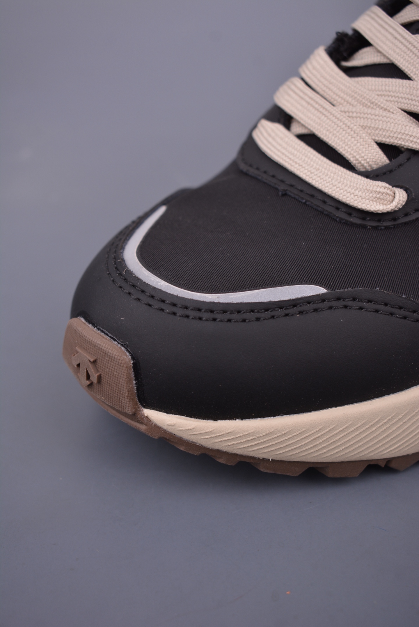 Descente DUALIS Urban Commute Retro Sneakers - Breathable & Comfortable 7 i1747354497685 1596 0 5