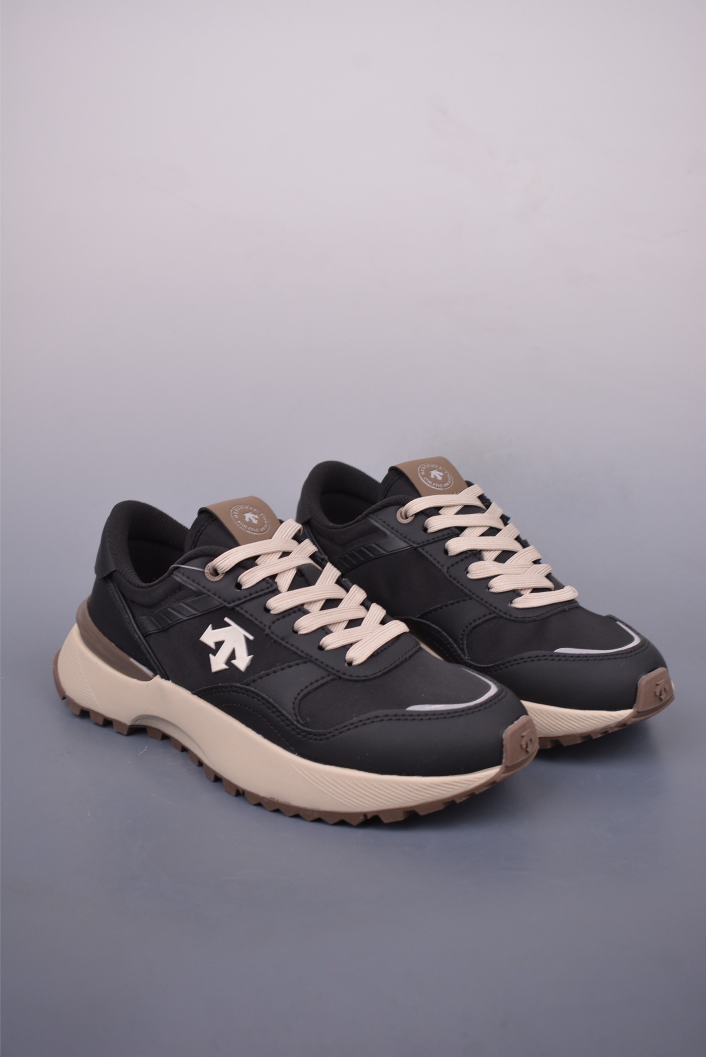 Descente DUALIS Urban Commute Retro Sneakers - Breathable & Comfortable 2 i1747354500766 4442 0 0