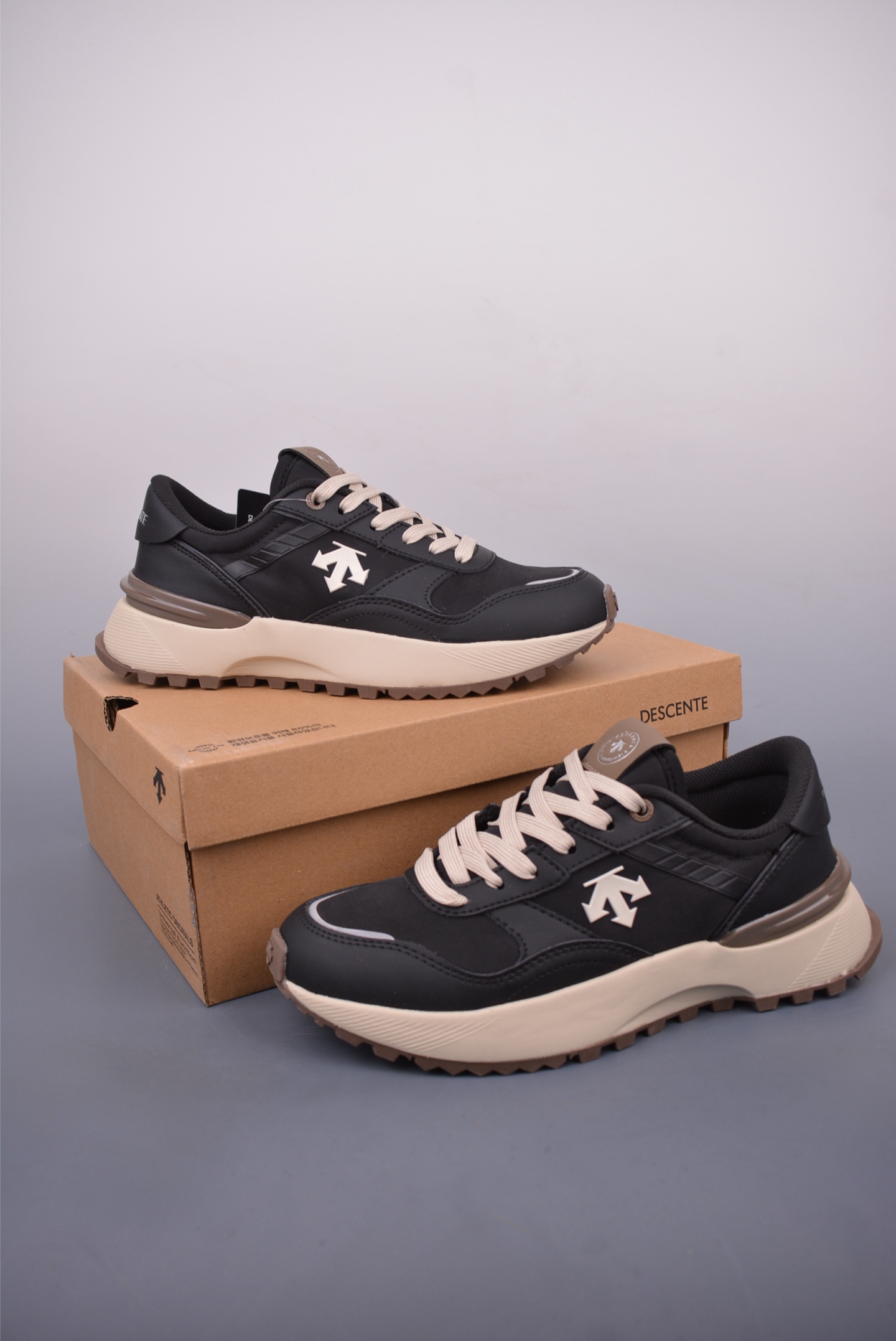 Descente DUALIS Urban Commute Retro Sneakers - Breathable & Comfortable 6 i1747354500771 1410 0 4