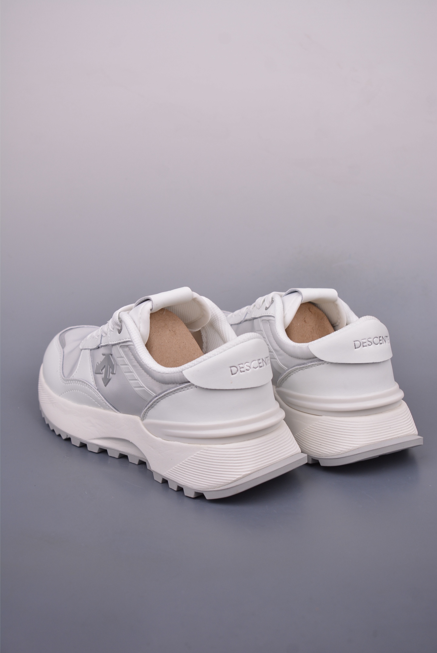 Descente DUALIS Retro Style Leather Sneakers - Urban Commute & Casual Style 2 i1747354561604 231 0 1