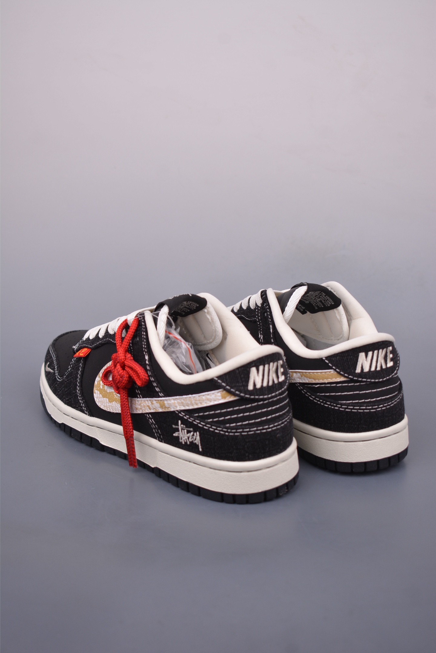 Nike SB Dunk Low DIY Black and White Sneakers First Layer Material 3 i1747355291873 7364 0 1