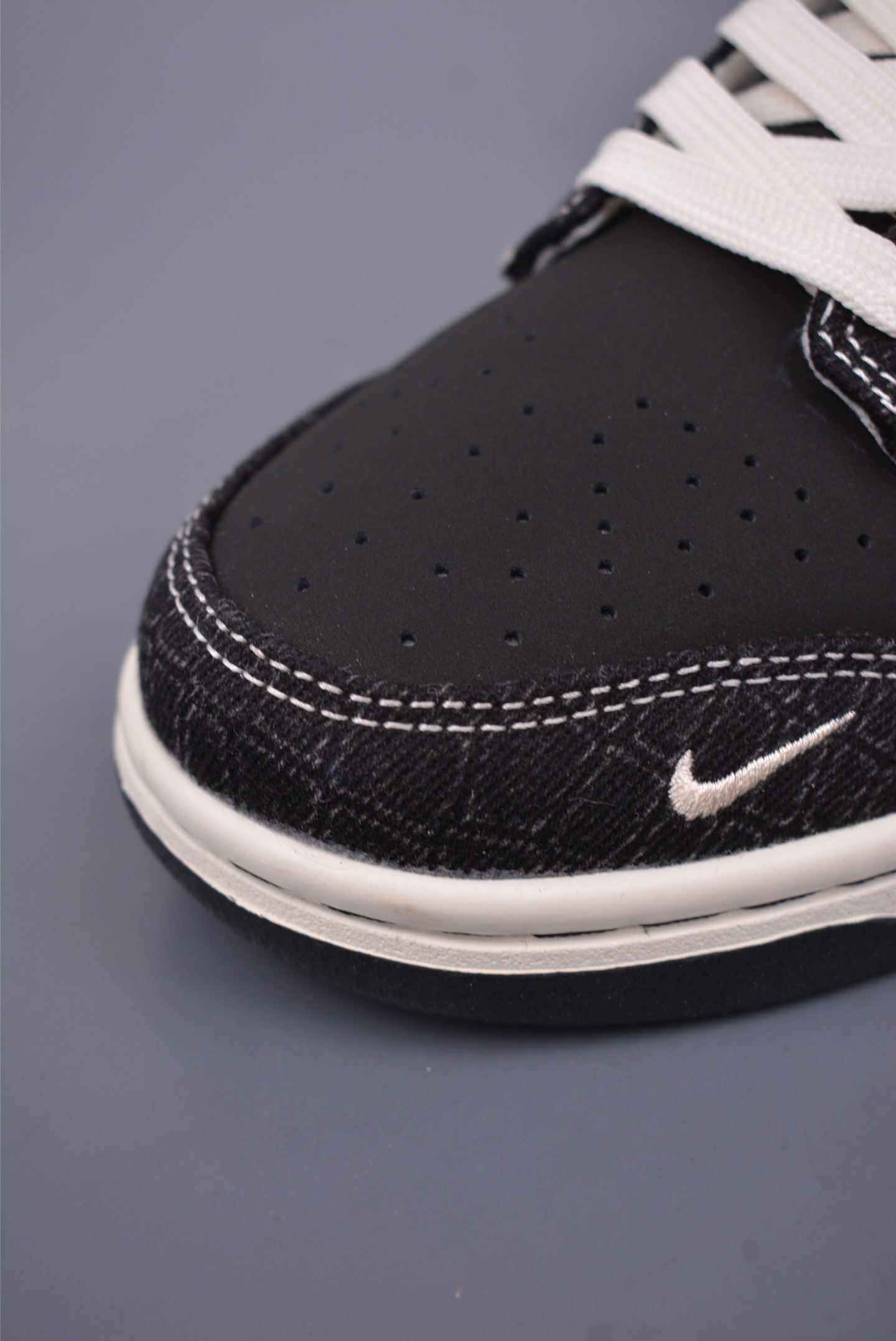 Nike SB Dunk Low DIY Black and White Sneakers First Layer Material 7 i1747355291914 4078 0 5