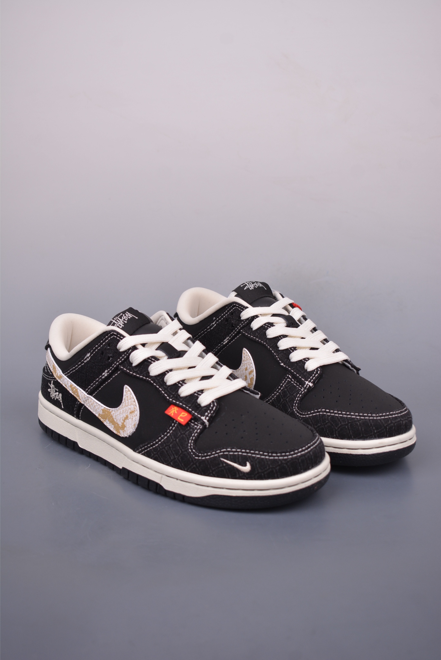Nike SB Dunk Low DIY Black and White Sneakers First Layer Material 2 i1747355295057 4118 0 0