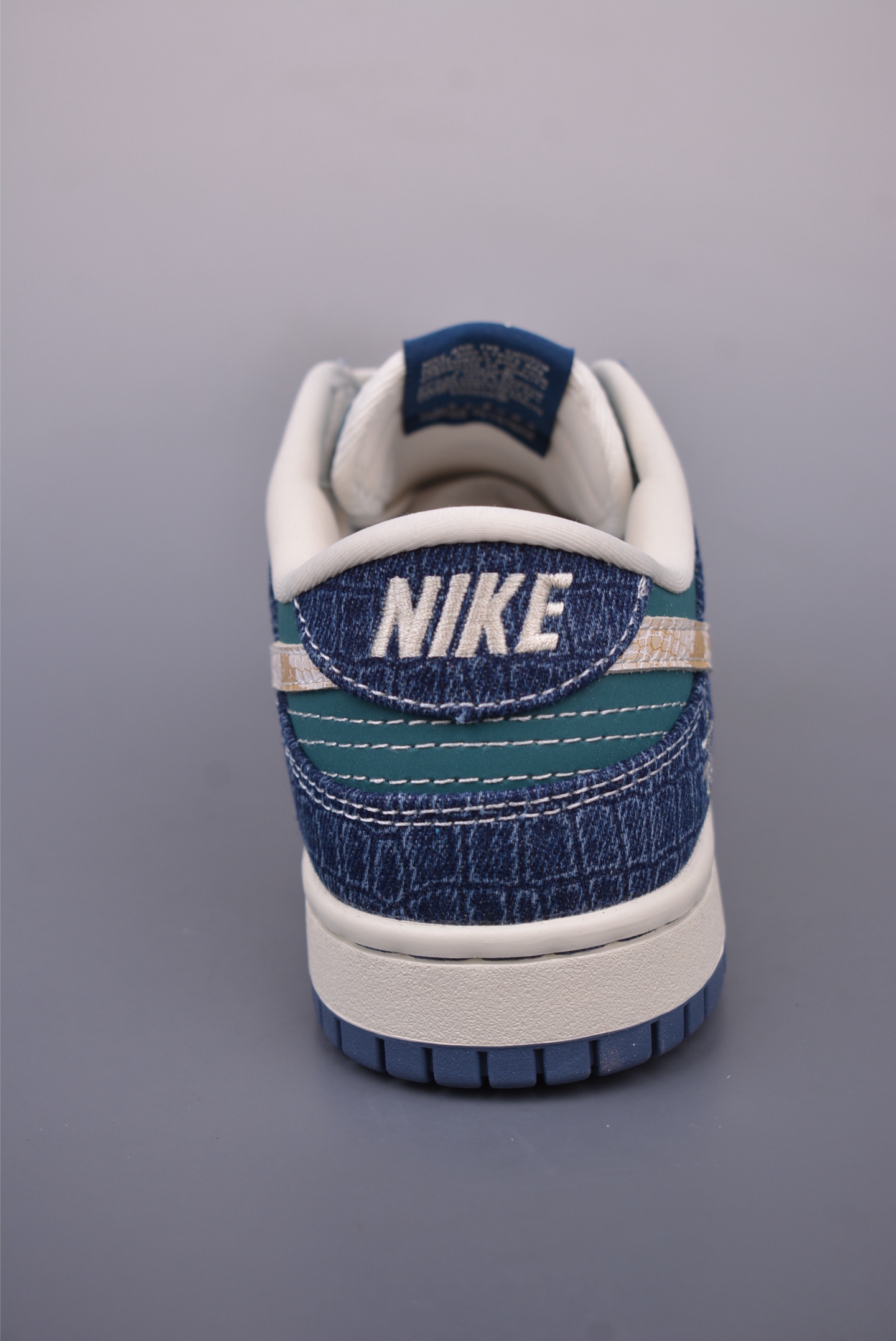 Nike SB Dunk Low DIY - Premium Leather, Enhanced Comfort, Durable Outsole 4 i1747355307242 521 0 3