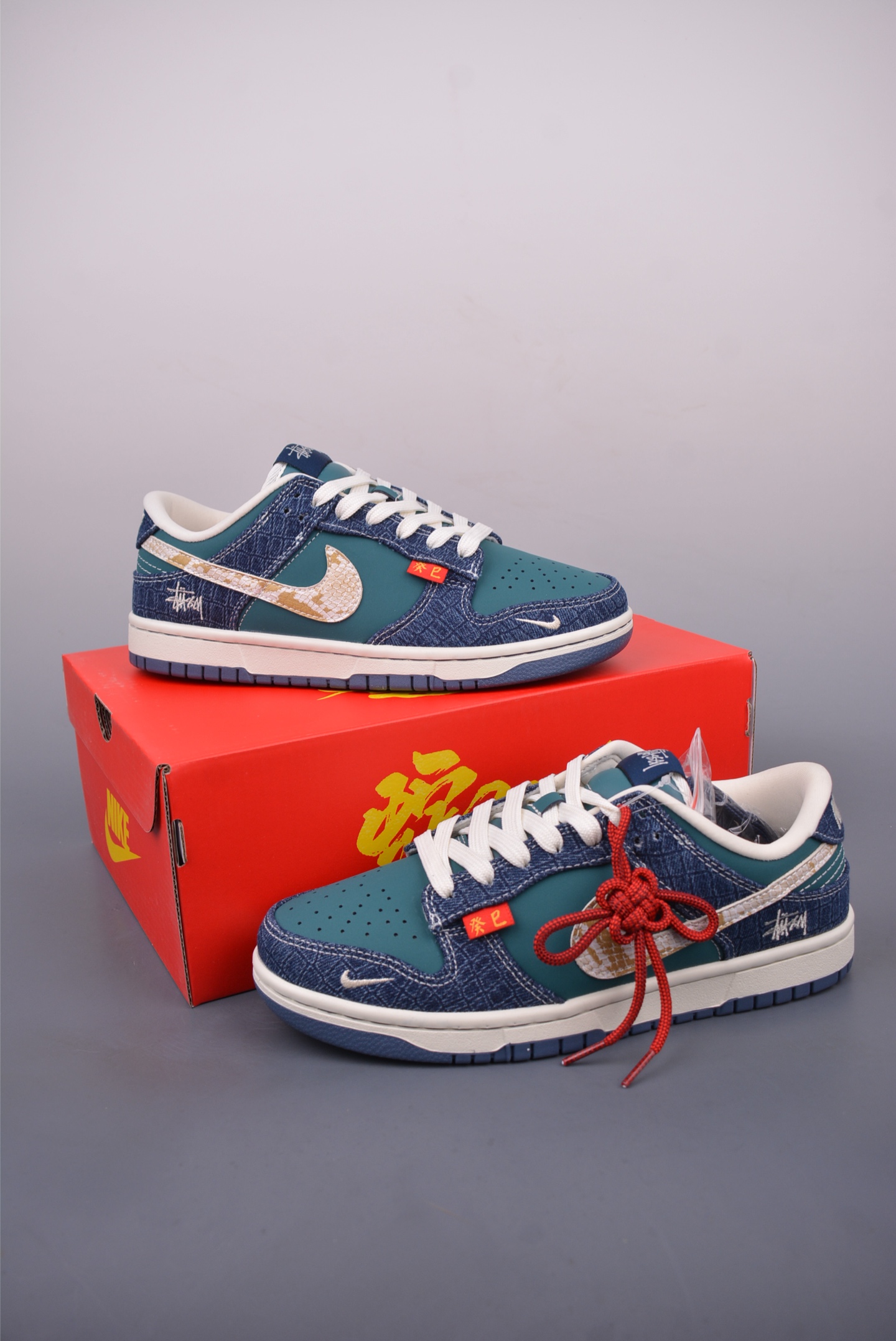 Nike SB Dunk Low DIY - Premium Leather, Enhanced Comfort, Durable Outsole 5 i1747355310479 2403 0 4