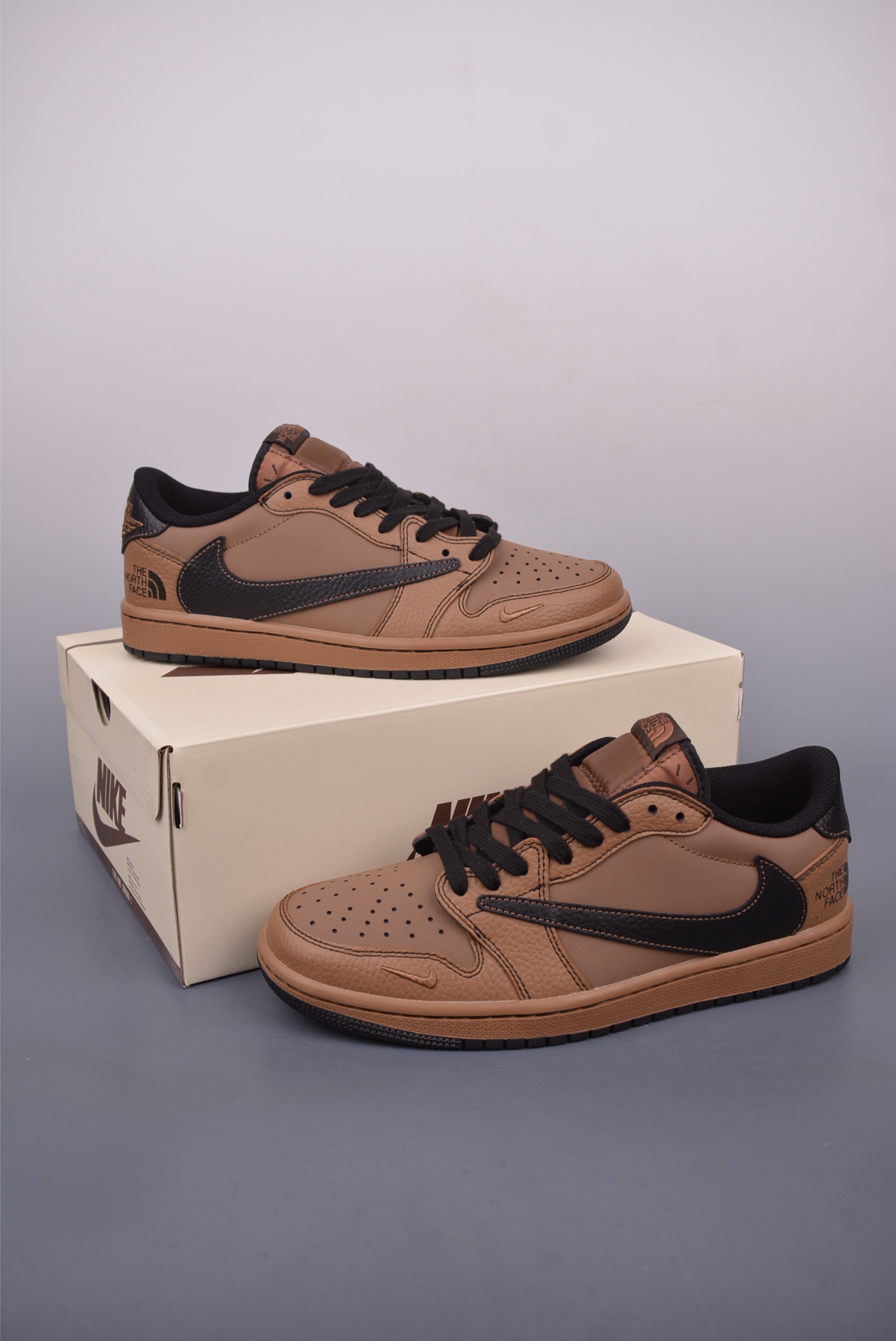 Fragment x Travis Scott x Air Jordan 1 Low 'Reverse Mocha' Sneakers 5 i1747355737440 1023 0 4