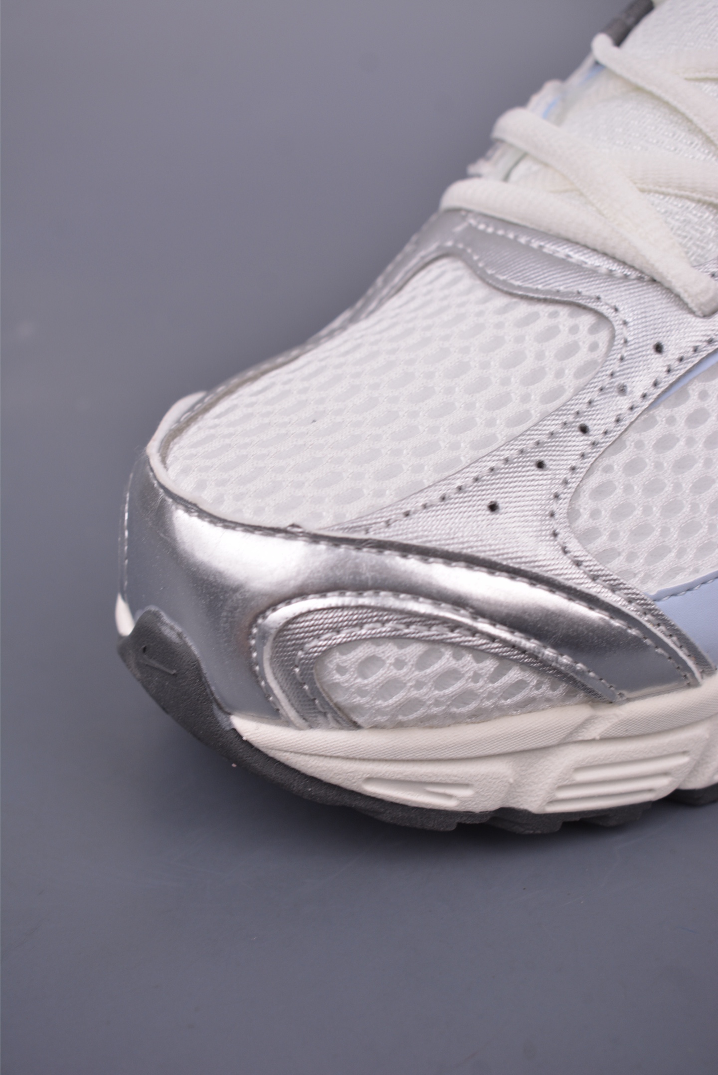 Nike V5 RNR Low-Top Running Shoes - Comfort, Style, and Durability 7 i1747439741416 157 0 5