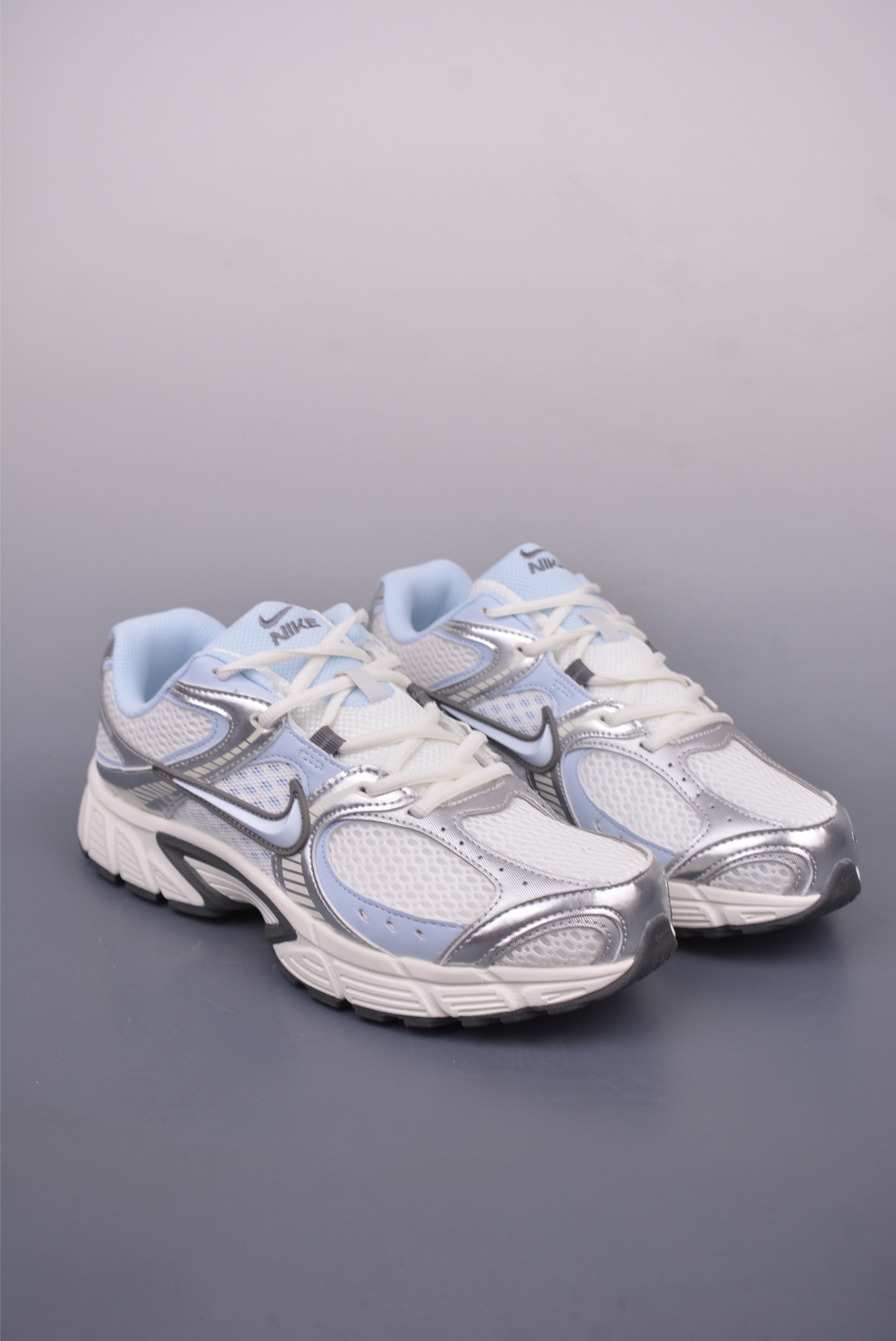 Nike V5 RNR Low-Top Running Shoes - Comfort, Style, and Durability 2 i1747439741451 8577 0 0