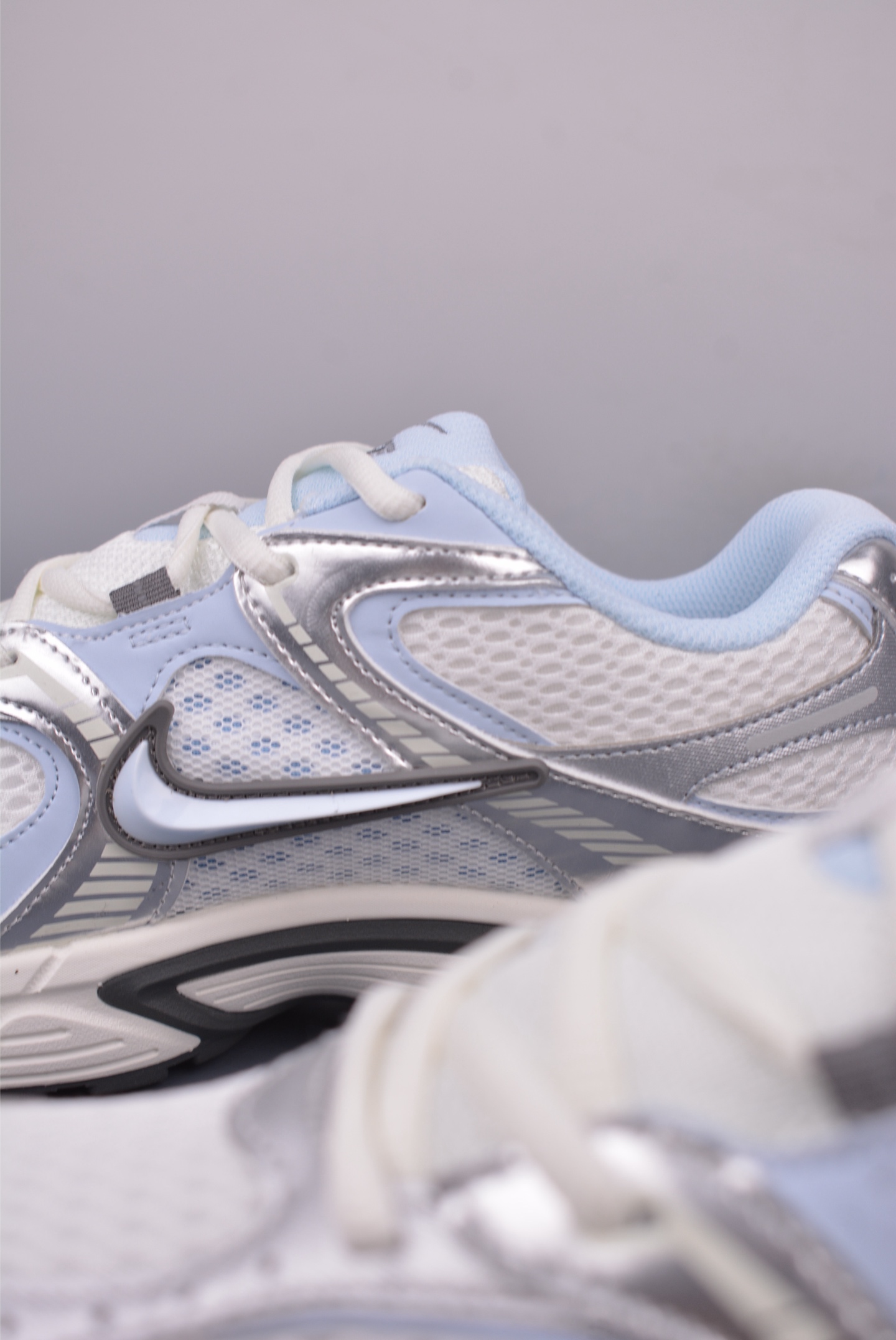 Nike V5 RNR Low-Top Running Shoes - Comfort, Style, and Durability 9 i1747439741457 8998 0 7