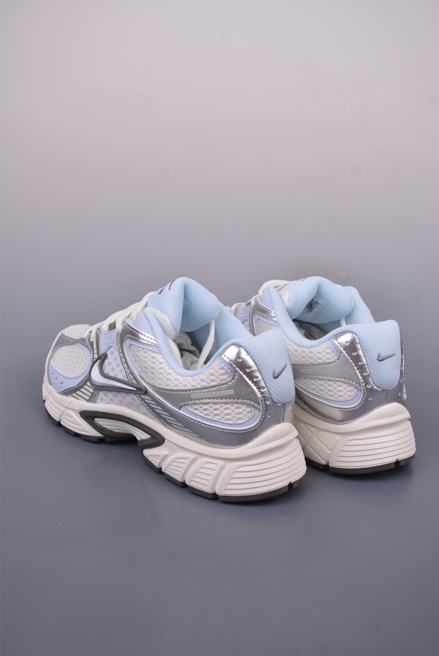 Nike V5 RNR Low-Top Running Shoes - Comfort, Style, and Durability 3 i1747439747168 6211 0 1