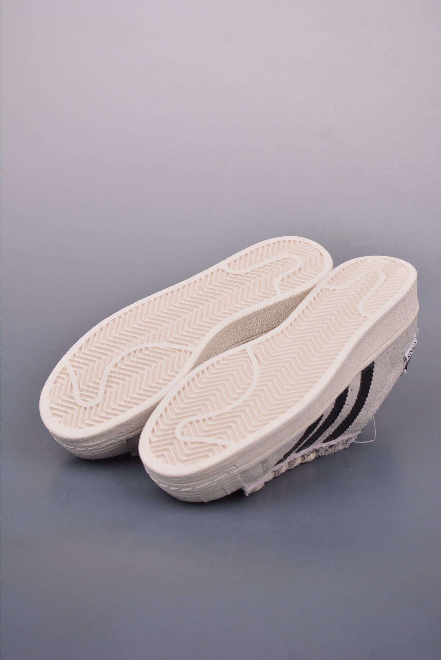 180 SONG FOR THE MUTE x adidas originals Superstar82 薄底低帮贝壳头板鞋 JQ0958