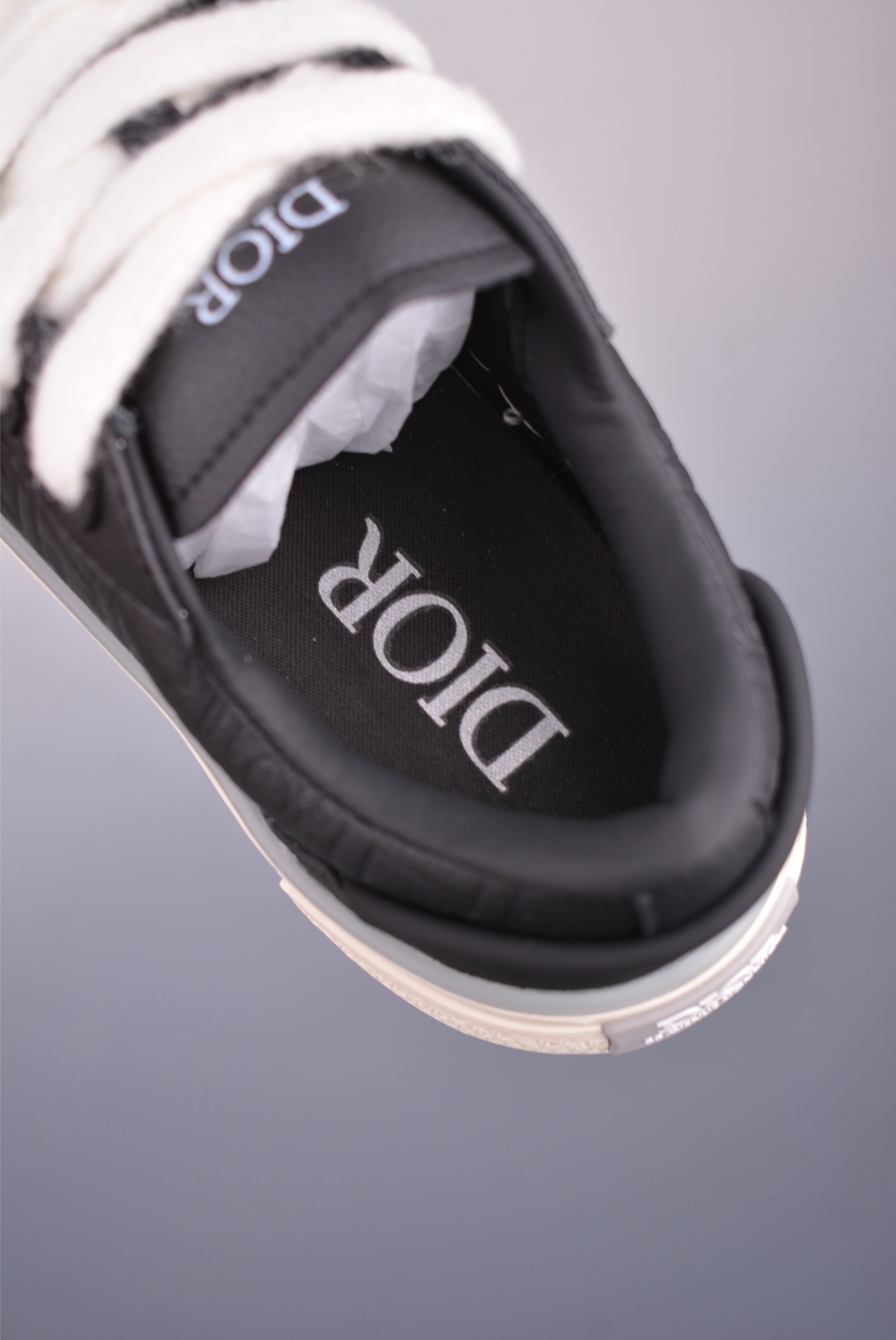 380 Dior 30Avenue Montaigne标志 可为各式休闲造型增添时尚气质 3SN303ZWL