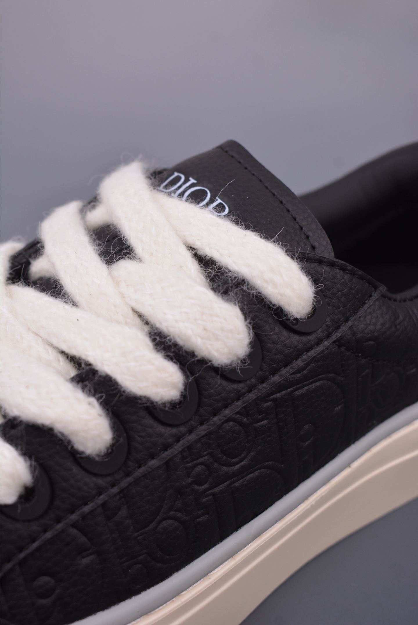 380 Dior 30Avenue Montaigne标志 可为各式休闲造型增添时尚气质 3SN303ZWL