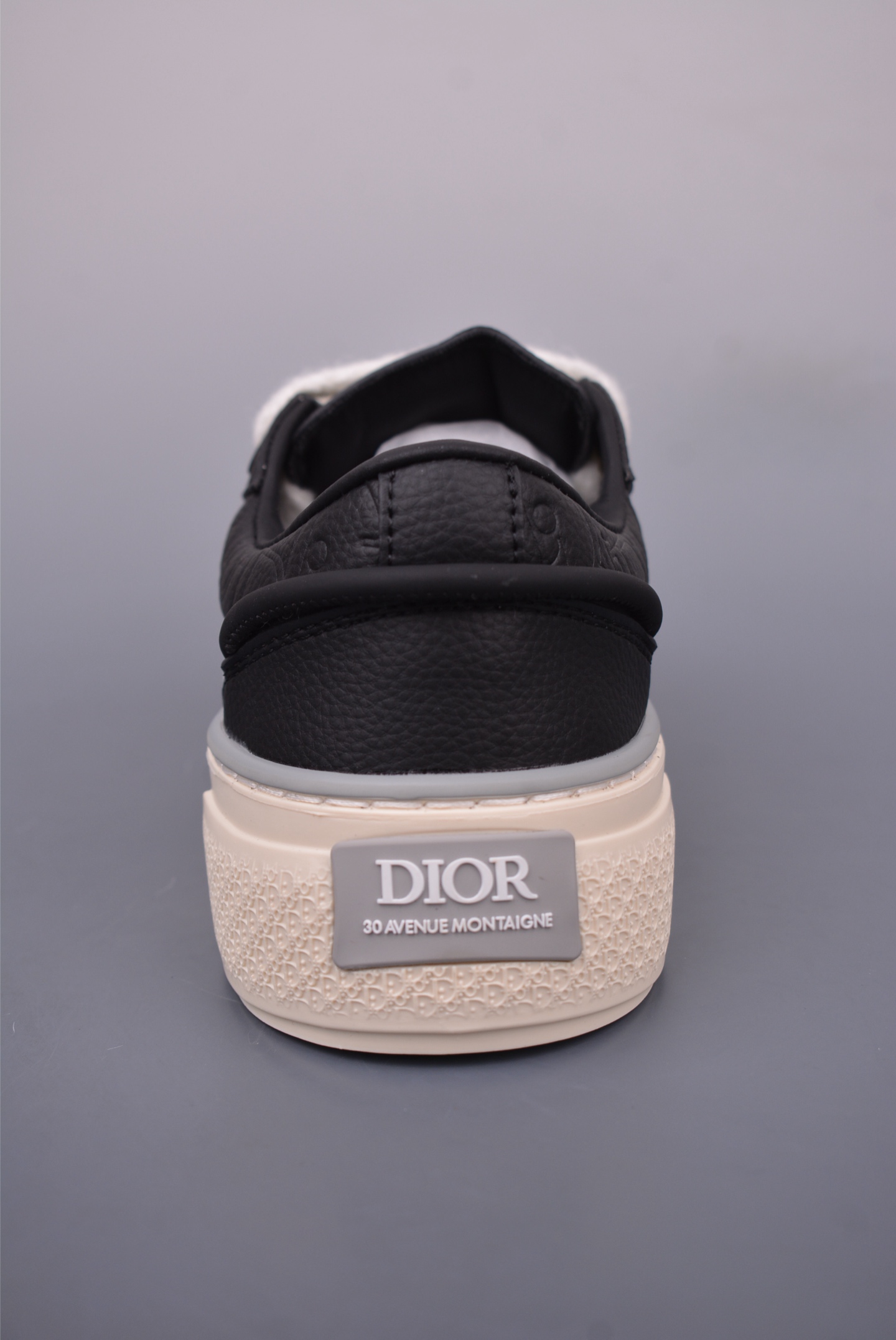 380 Dior 30Avenue Montaigne标志 可为各式休闲造型增添时尚气质 3SN303ZWL