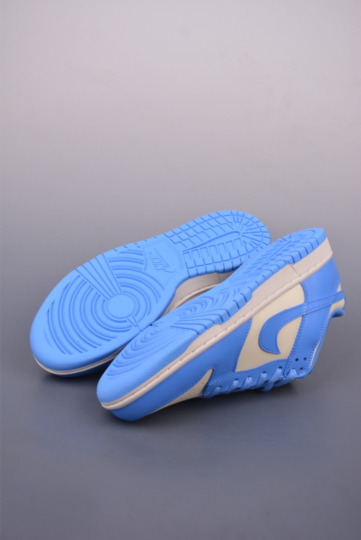 Nike SB Dunk Low 'North Carolina' Blue Light Weight Breathable Sneakers 3 i1747441406318 4537 0 2