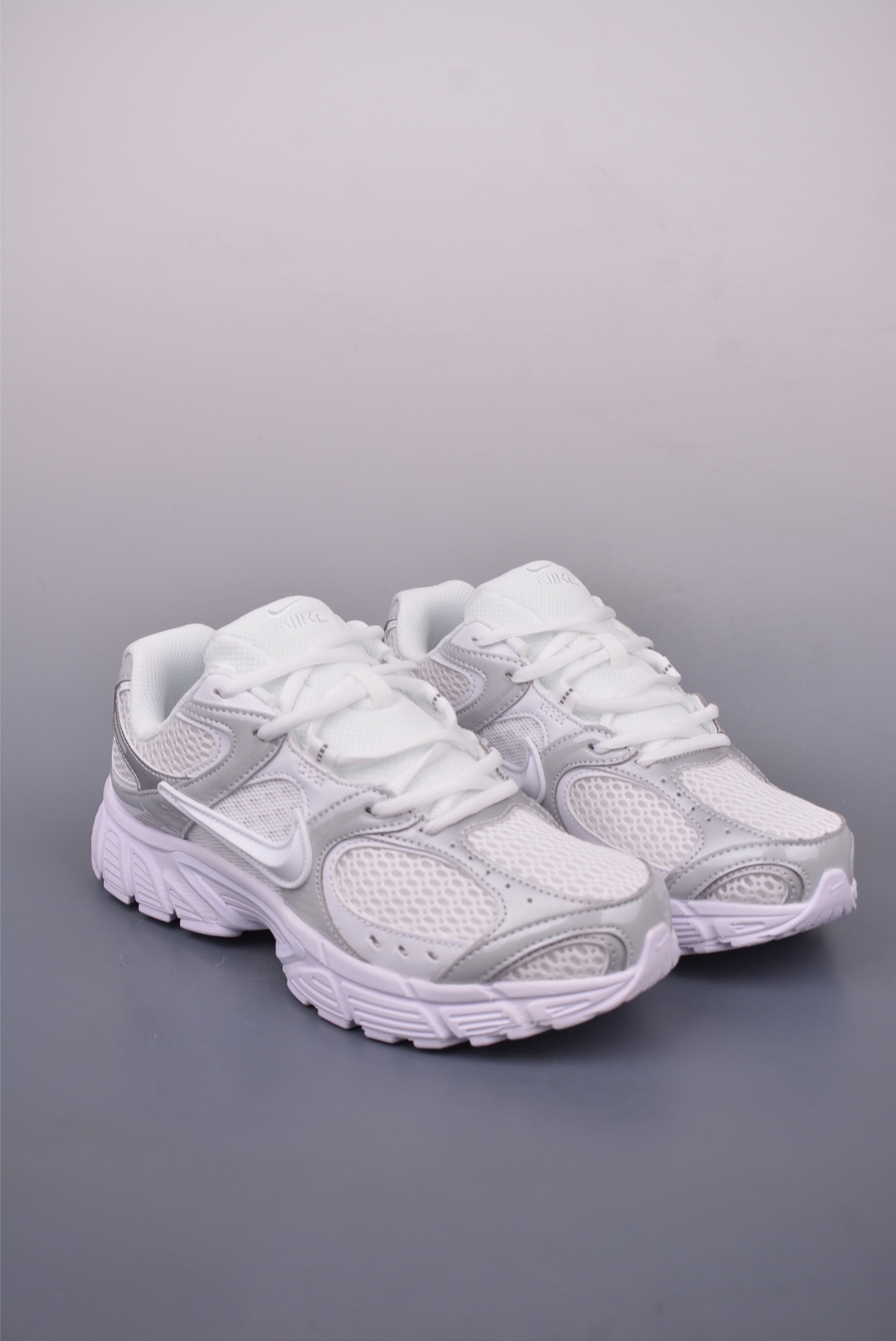 Nike V5 RNR Running Shoes - Low Top, Comfortable, and Slip-Resistant 2 i1747525484169 1752 0 0