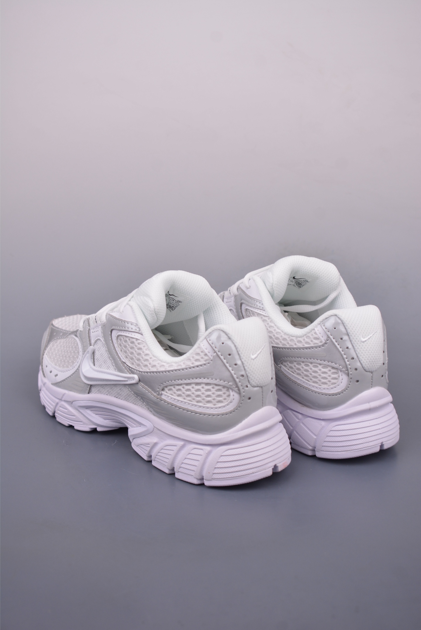 Nike V5 RNR Running Shoes - Low Top, Comfortable, and Slip-Resistant 3 i1747525489279 9880 0 1