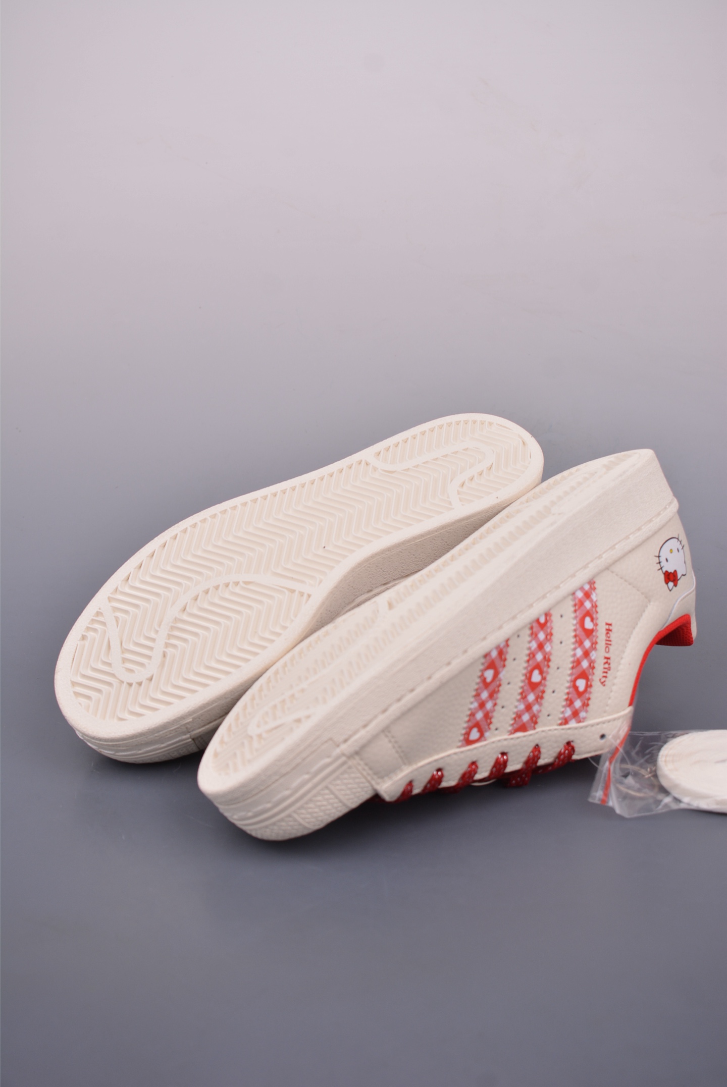Adidas Originals Superstar Hello Kitty Sneaker - Limited Edition 2025 3 i1747525995916 4963 0 2