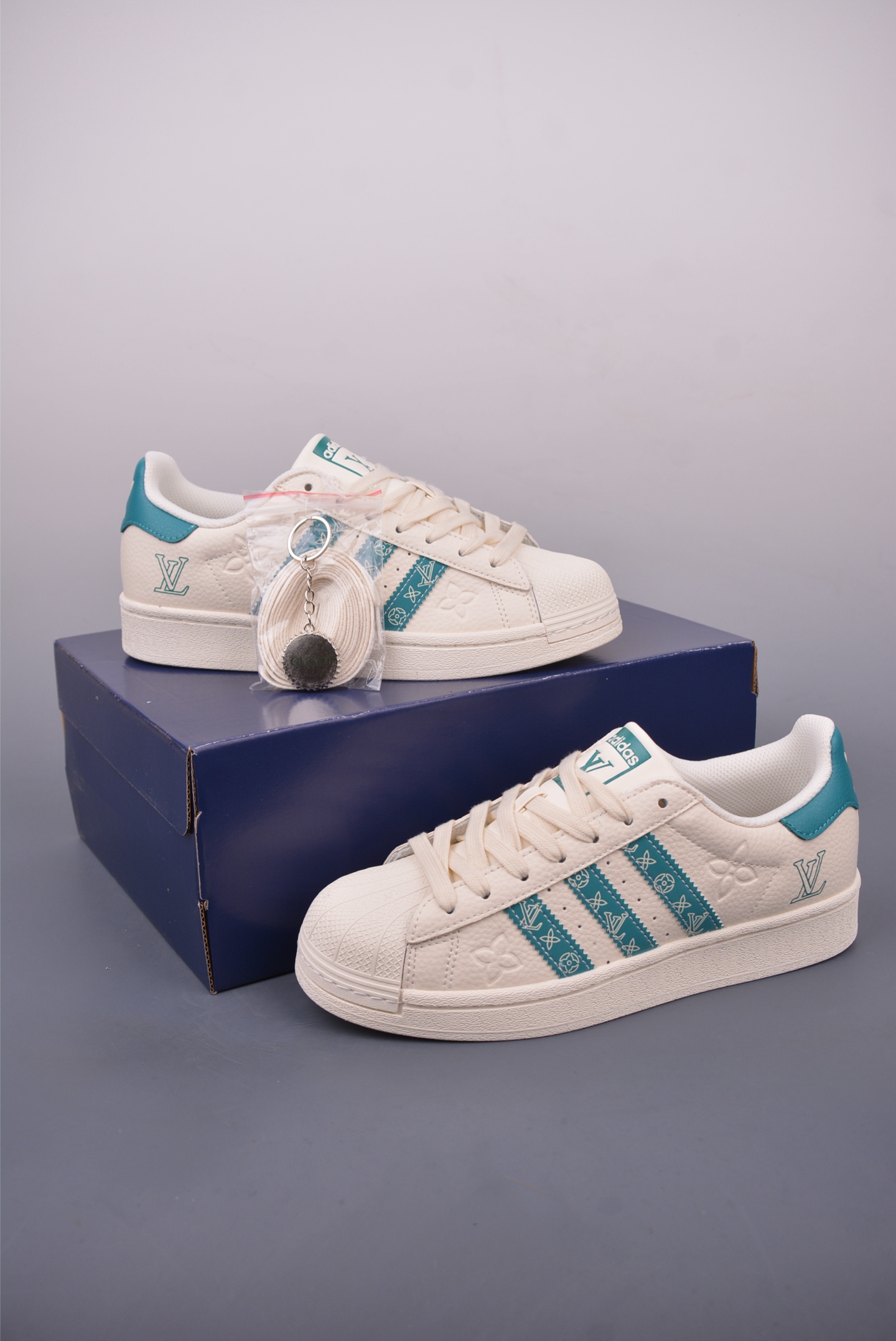 Adidas Originals Superstar x Dior Cream White, Grey Leather Unisex Sneakers 4 i1747526016182 817 0 2