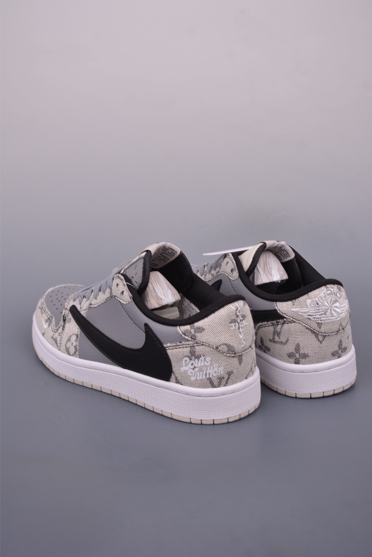 Fragment x Travis Scott x Louis Vuitton Air Jordan 1 Low Sneakers 3 i1747526224718 1041 0 1