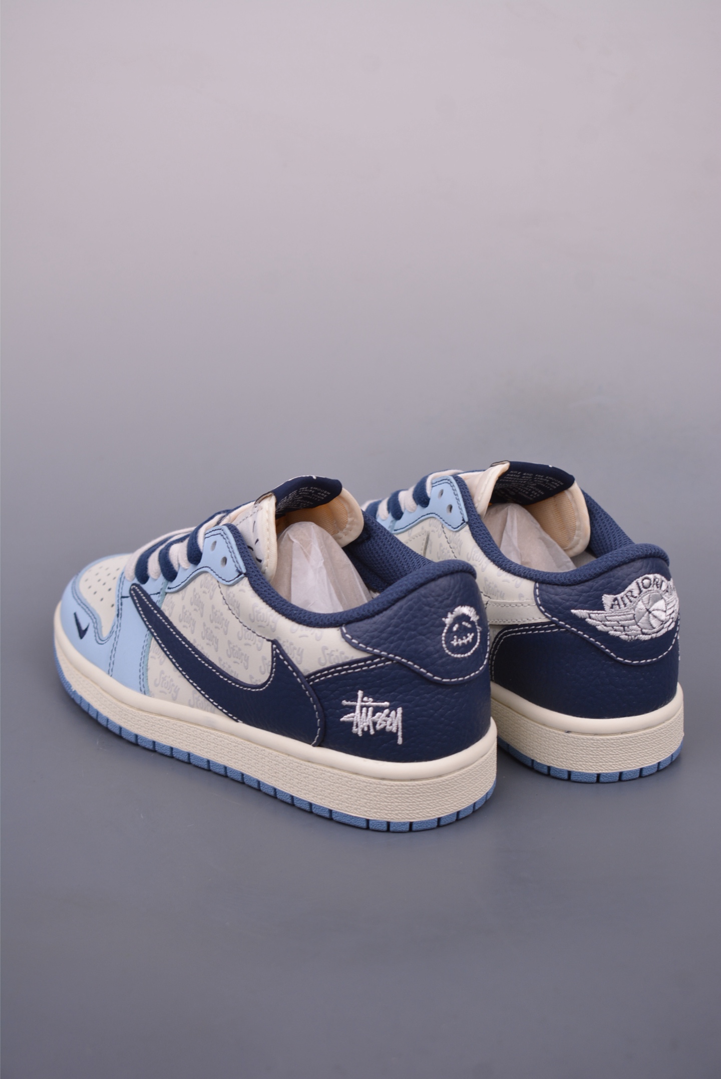 Fragment Design x Travis Scott x Stussy Air Jordan 1 Low Sneakers 3 i1747526374070 1996 0 1